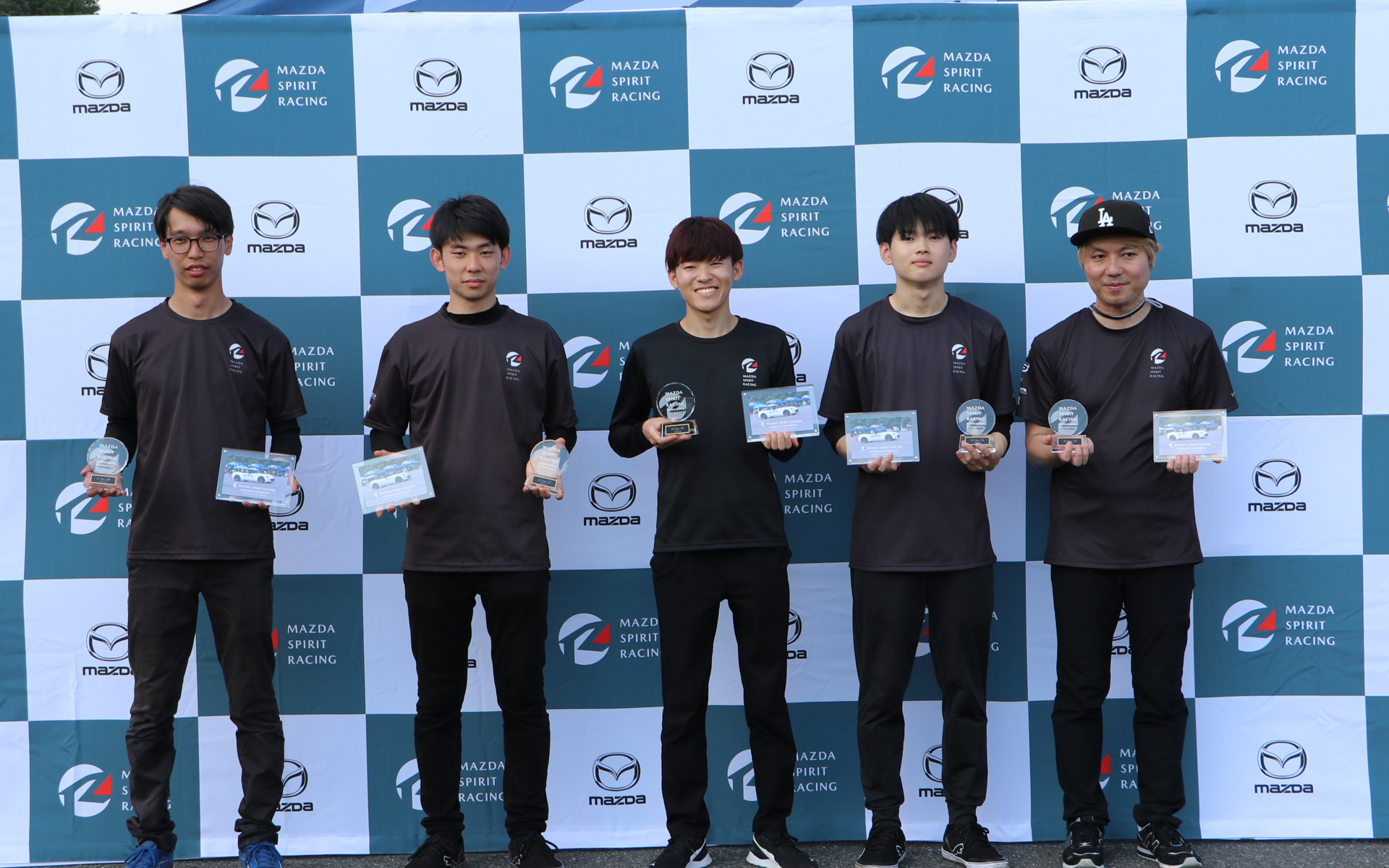 今回のジムカーナ・エクスペリエンスには3期生だけでなく、卒業した1期生、2期生もチャレンジプログラムをサポートしながら自身でも参加して腕を磨いていた