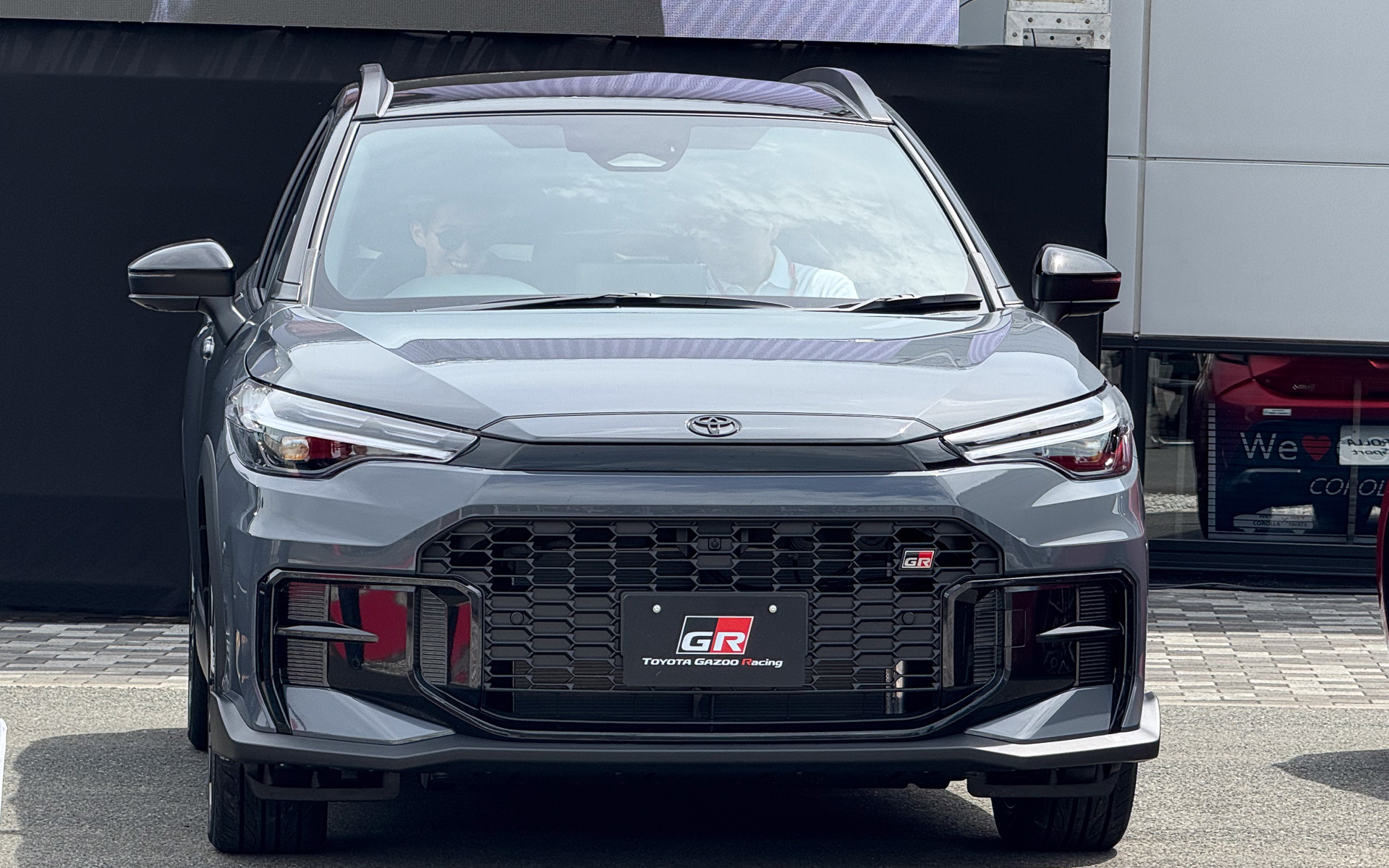 トヨタ自動車東日本岩手工場で初公開された新型カローラクロス GRスポーツ量産車