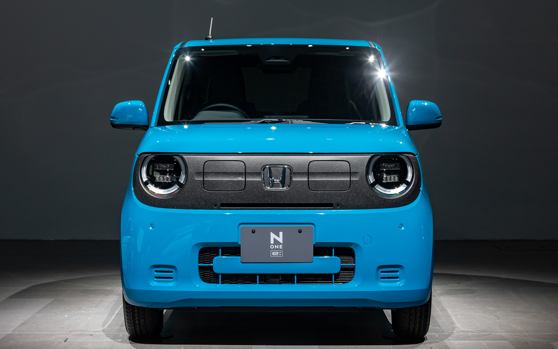 撮影車両のボディカラーはホンダ初採用となるチアフルグリーン