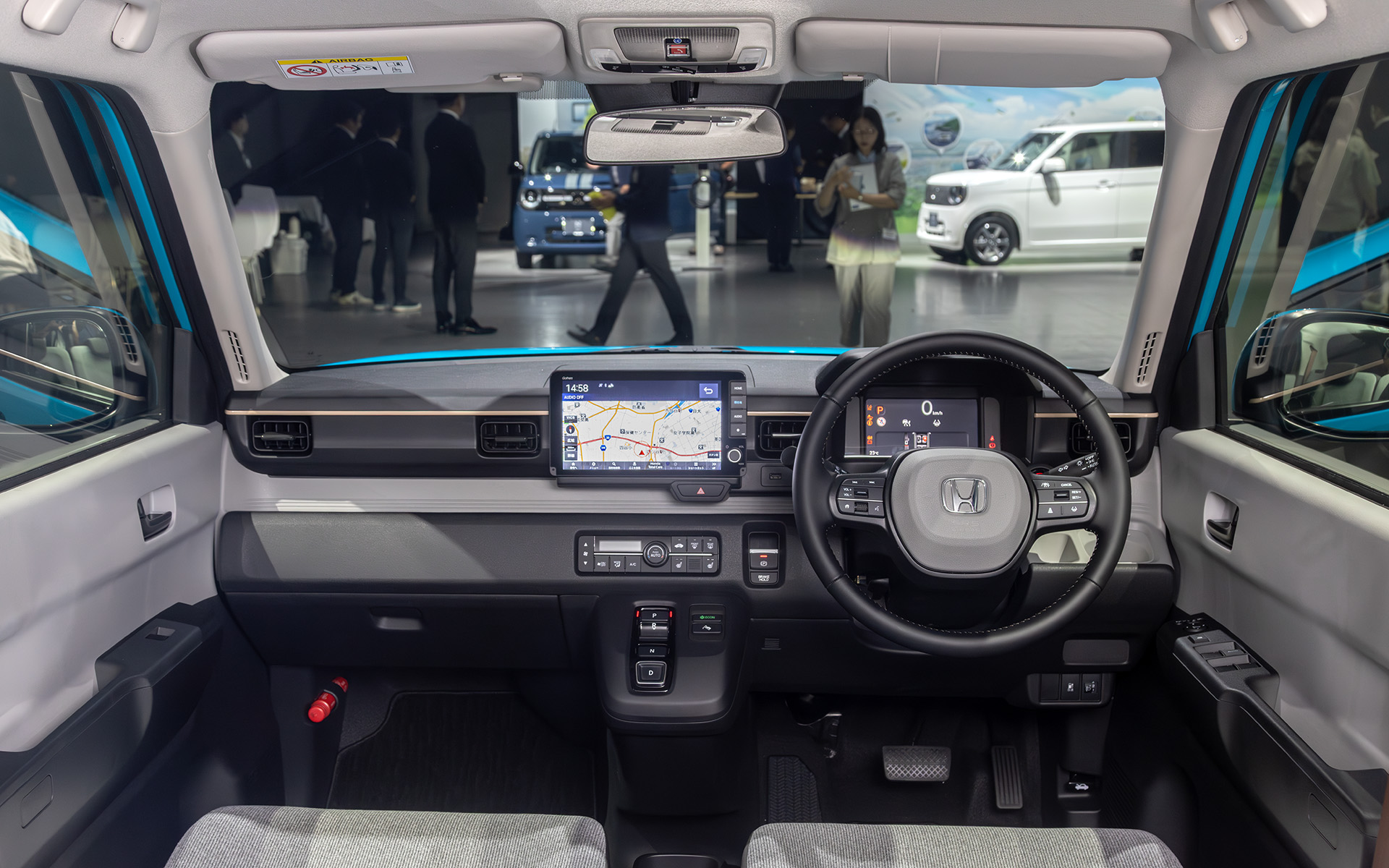 インパネまわり。9インチHonda CONNECTナビが標準装備となる