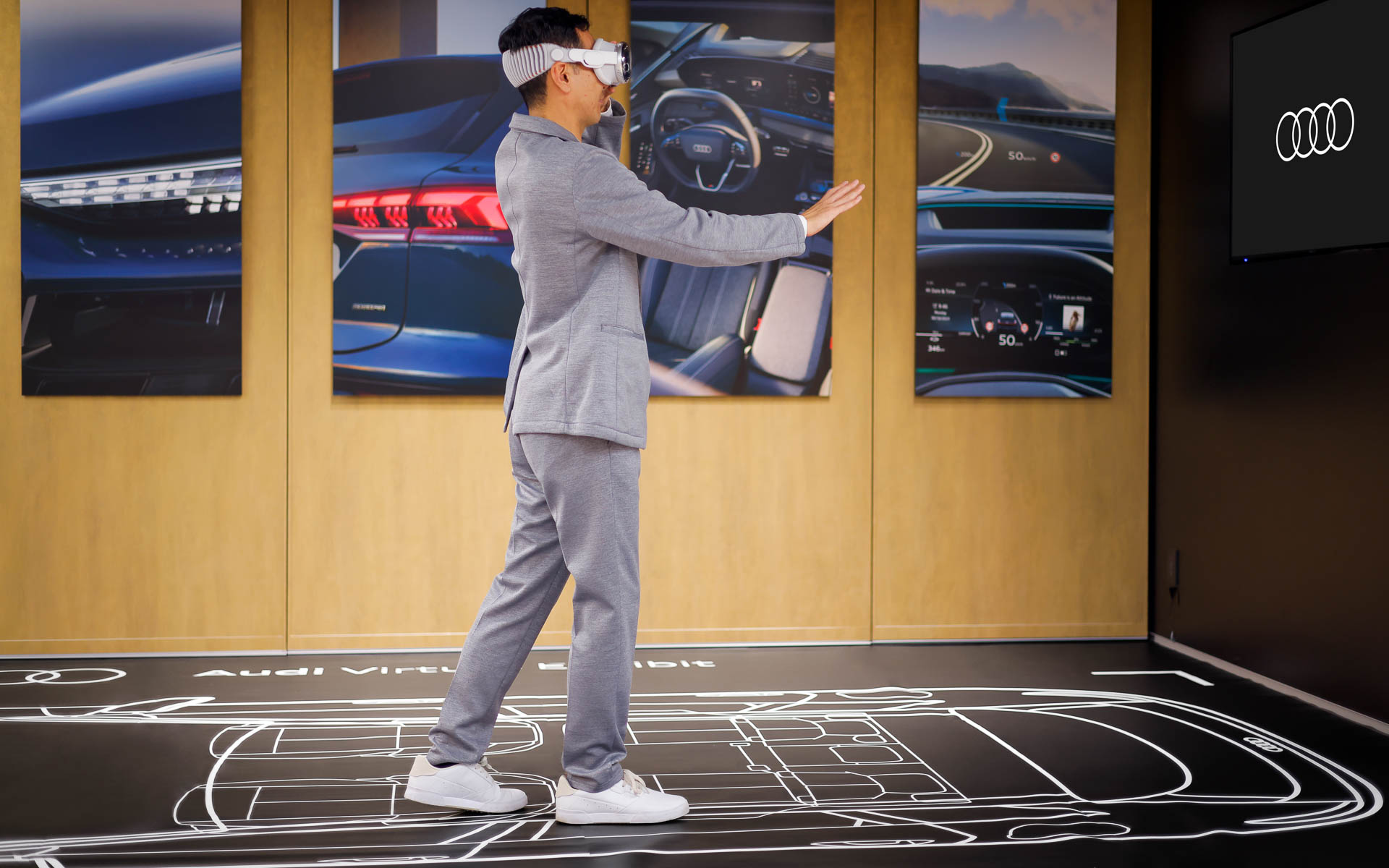 バーチャル空間でQ6 e-tronの内外装デザインやプラットフォームなどの内部構造を見られる