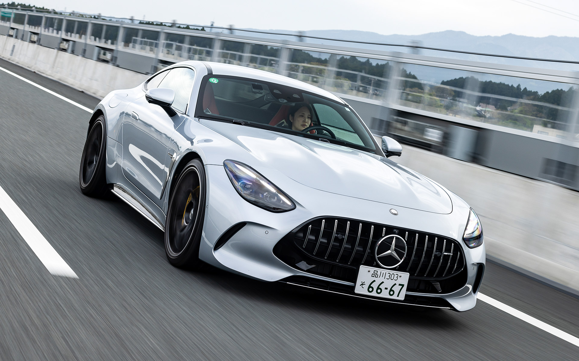 コンフォートモードでも路面の凹凸がダイレクトに伝わってくる乗り味