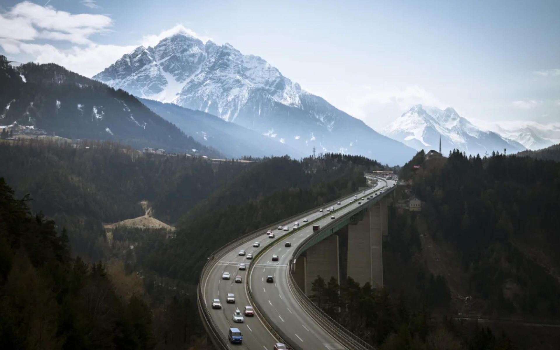 スバル、次世代「アイサイト」向けAI開発にHPEを選択