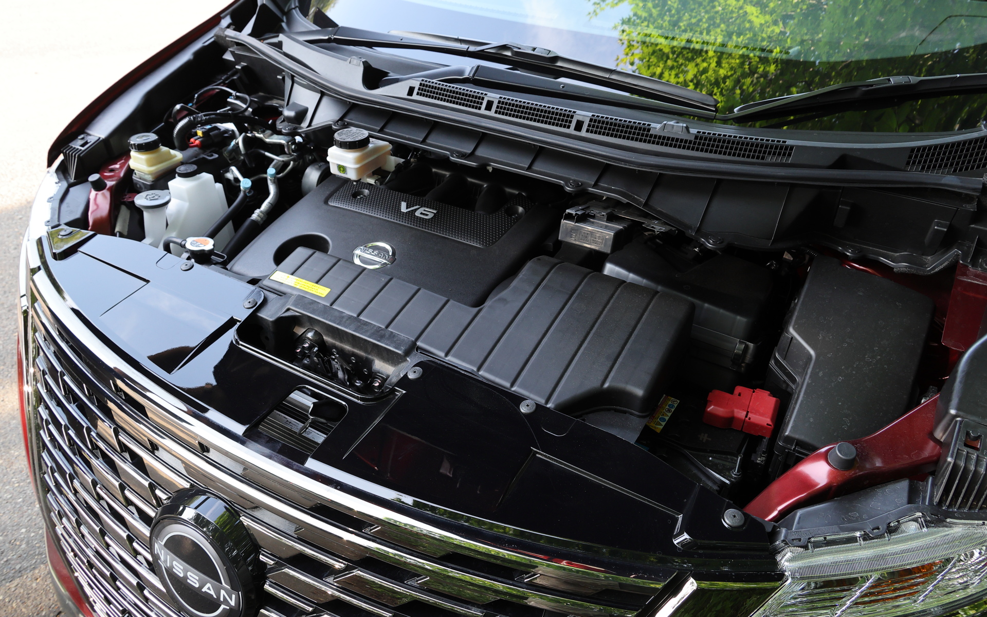 V型6気筒DOHC 3.5リッター「VQ35DE」型エンジンは、最高出力206kW（280PS）/6400rpm、最大トルク344Nm（35.1kgfm）/4400rpmを発生。WLTCモード燃費は8.7km/L