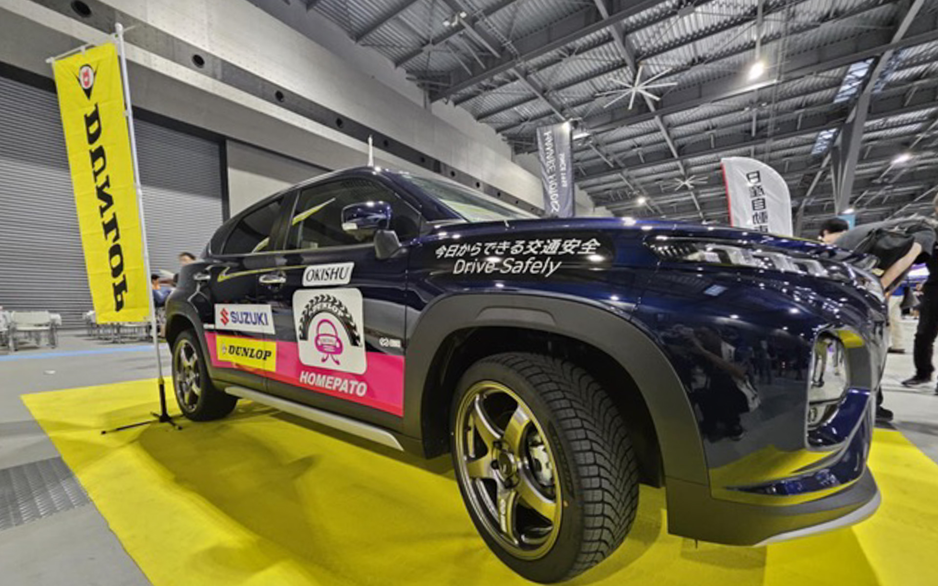 タイヤはOKISHUの活動をサポートしてくださっているダンロップさんの新世代オールシーズンタイヤ、シンクロウェザーを装着。ホイールはENKEIさんのPerformanceLine PF05でキリリと足下を引き締めております