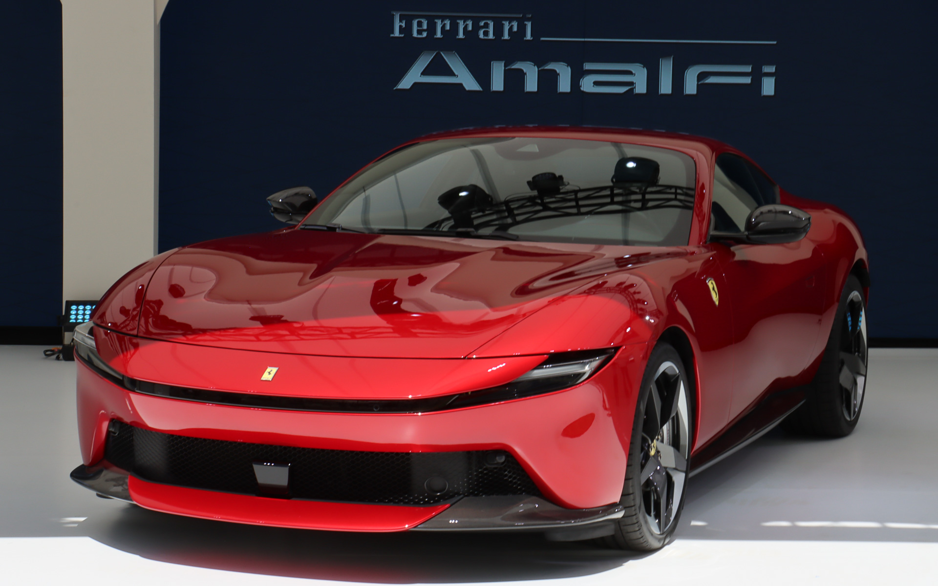 「流麗な単体の塊であるスピードフォルムから展開して、力強くダイナミックな個性を生み出す」というエクステリアデザイン