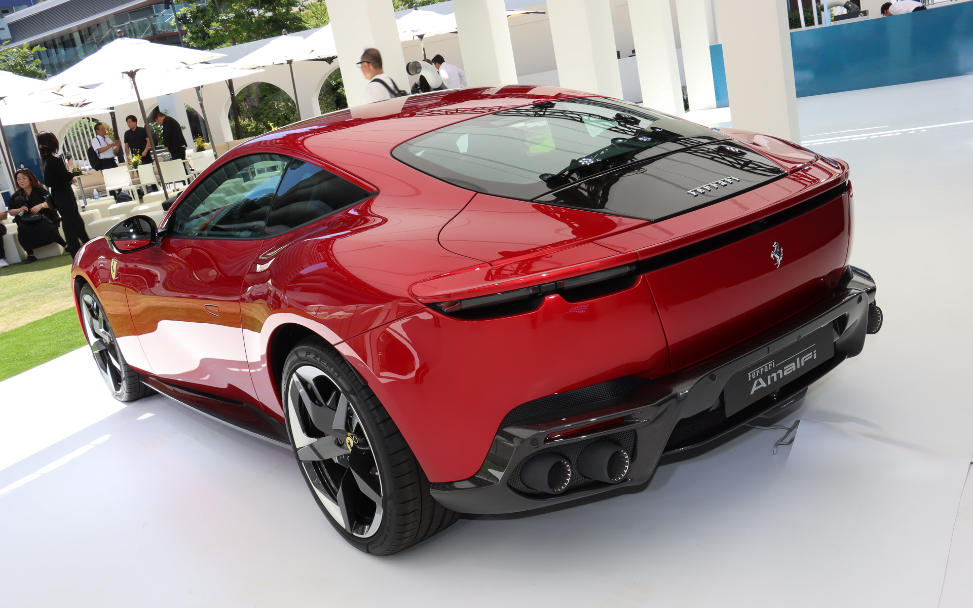 「流麗な単体の塊であるスピードフォルムから展開して、力強くダイナミックな個性を生み出す」というエクステリアデザイン