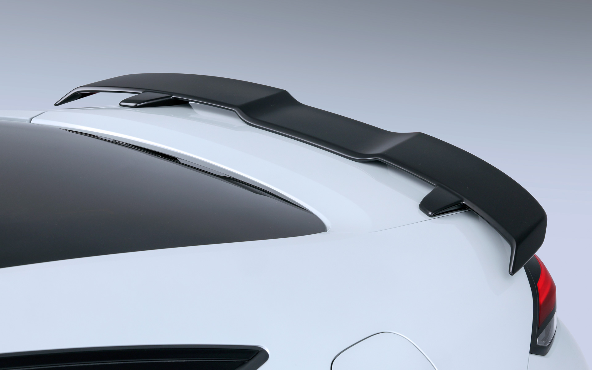 「テールゲートスポイラー」