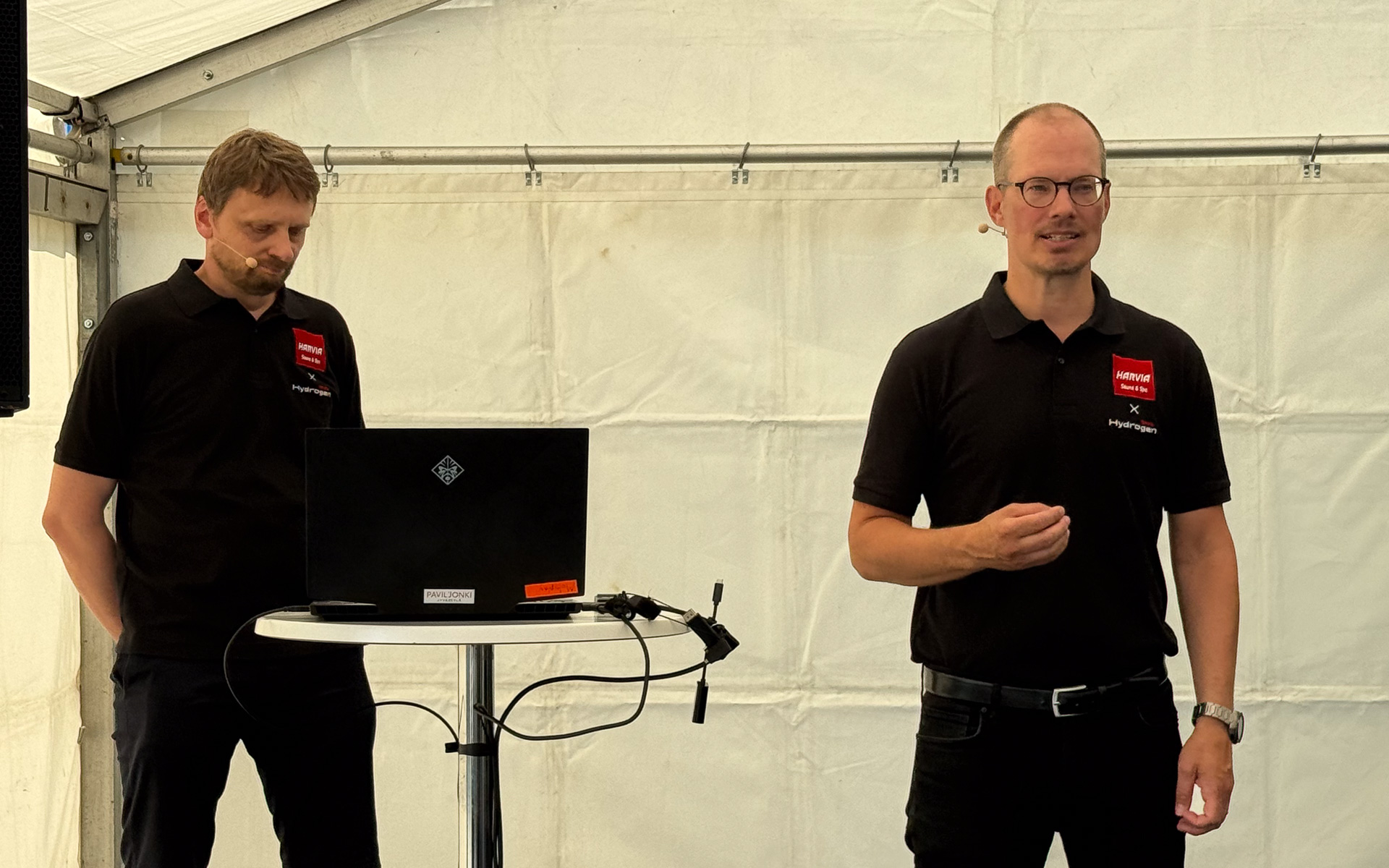 ハルビア CEO Matias Järnefelt氏（右）と、同 CTO Timo Harvia氏（左）