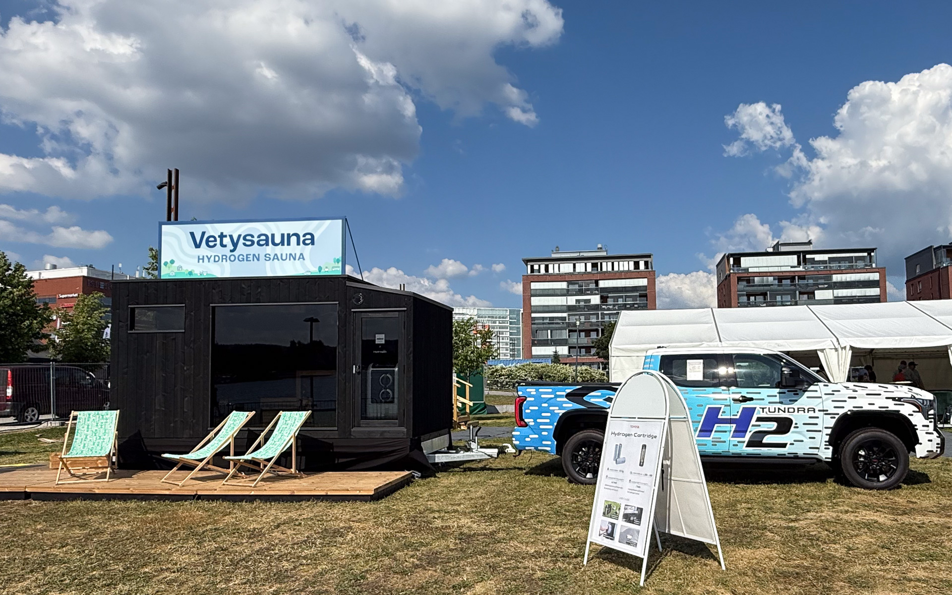 サウナルームのトーイングは、同じ水素を燃料に使うFCEV タンドラH2で