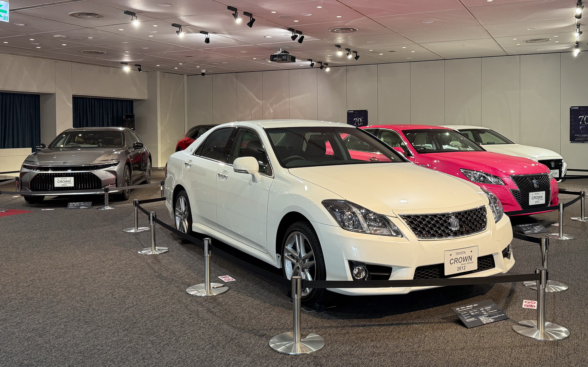 近年のクラウンも各代にわたって勢揃い