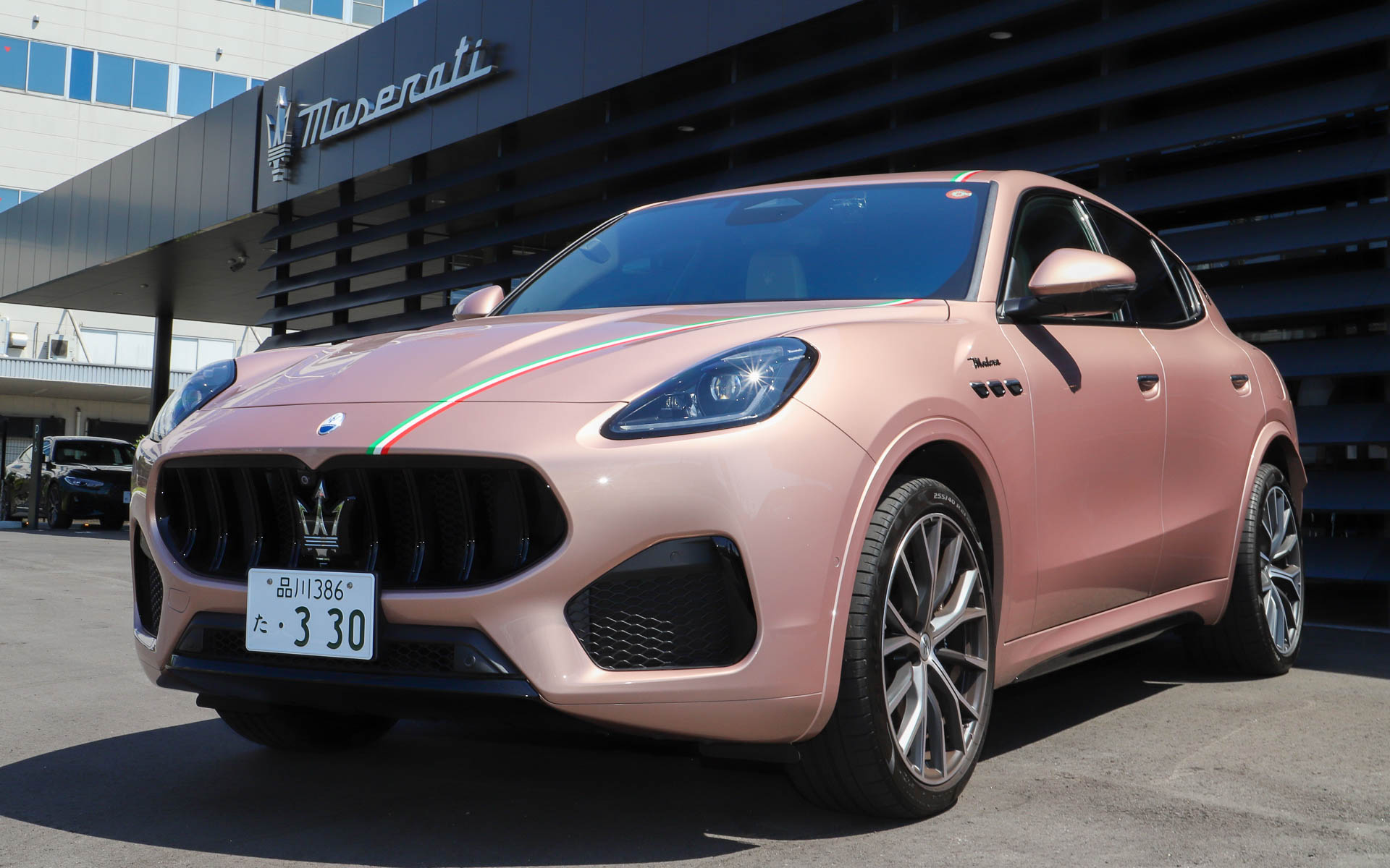 グローバルコンセプトを採用したショールームの「マセラティ横浜港北」で行なわれた“木村塾”の最後には試乗の時間も設けられた。試乗した「グレカーレ モデナ」では、マセラティ車の“ずっと乗っていたくなるような味わい深い走り”を体感できた