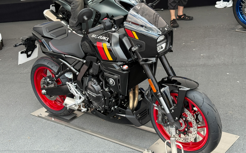 スズキ、鈴鹿8耐で「GSX-R1000R」世界初展示 「GSX-8TT」「GSX