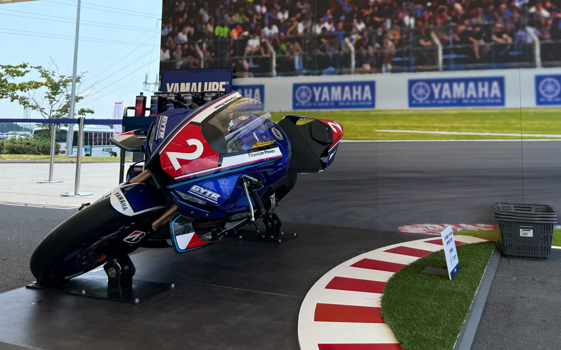 「#2 YZF-R1」レプリカのバンクマシン