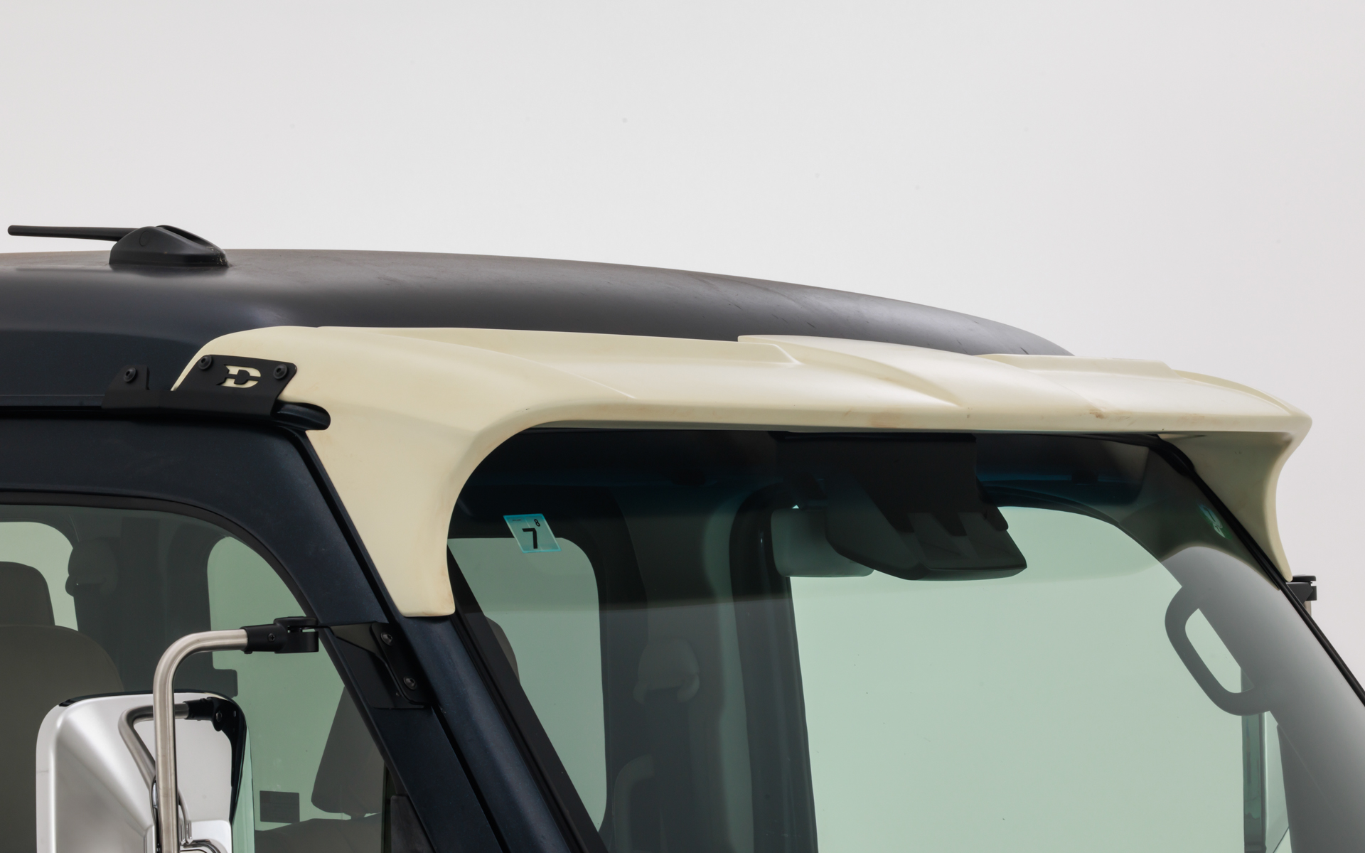 新たに追加された「ルーフバイザー」