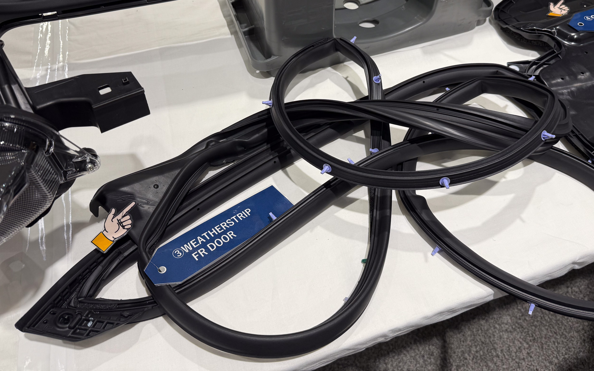 ウェザーストリップのロゴ。がんばれば見られる