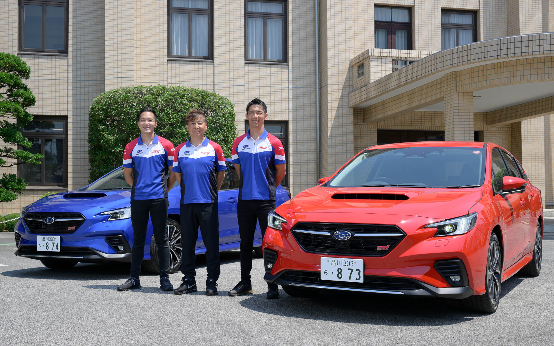 ニュルブルクリンクドライバーの久保凛太郎選手（左）と佐々木孝太選手（中央）、新コースのナレーションを務めたSUPER GTドライバーの山内英輝選手（右）という豪華なドライバーラインアップ！