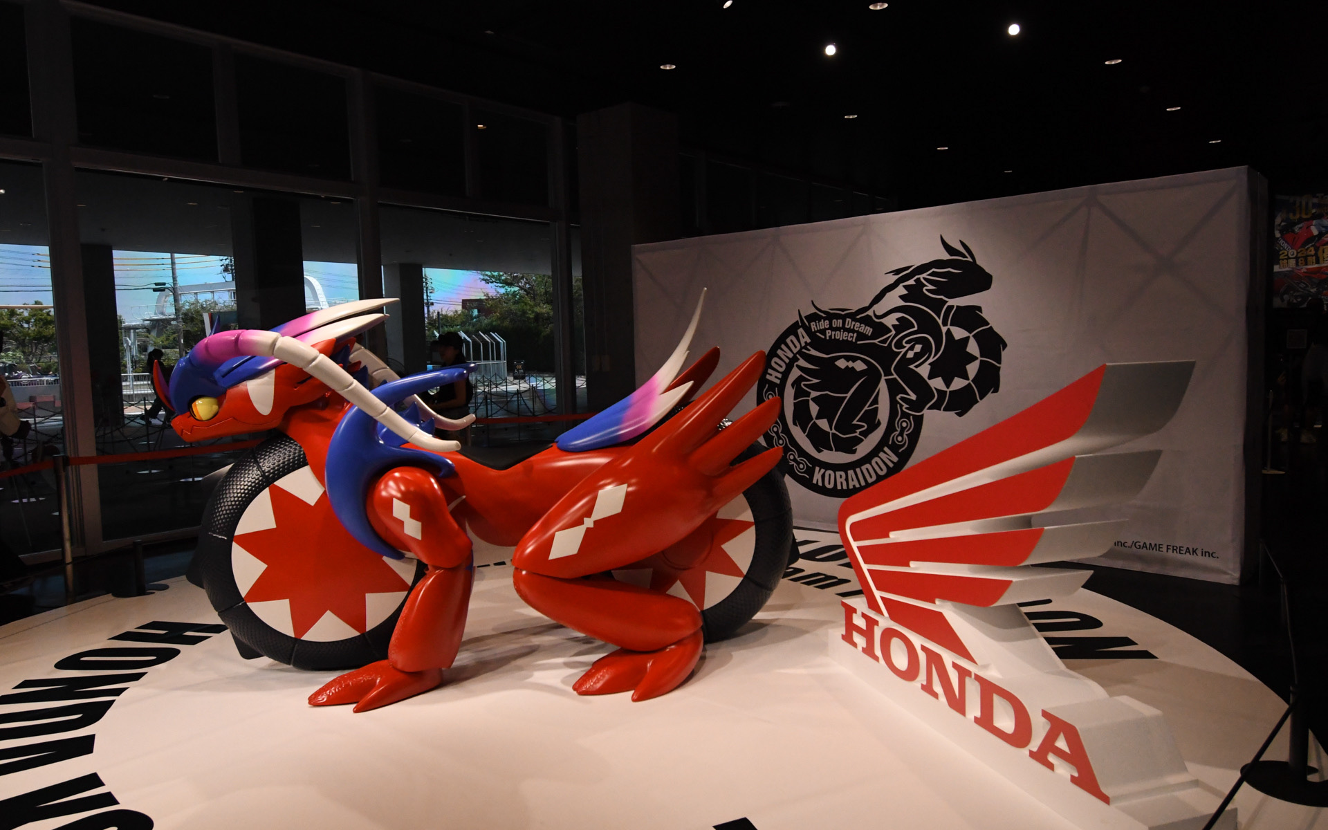 伝説のポケモン「コライドン」を、ほぼ実物大のモビリティとして再現したミライモビリティ「ホンダコライドン」