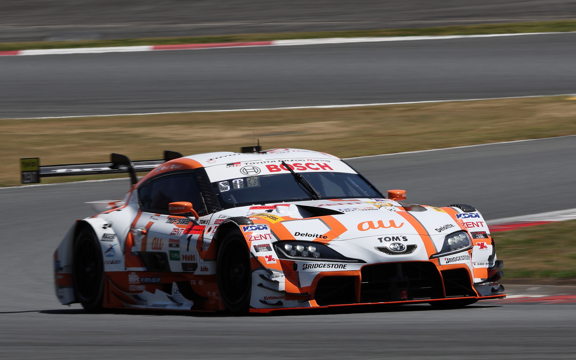 SUPER GT第4戦富士のレース1を制した1号車 au TOM'S GR Supra（坪井翔選手/BS）