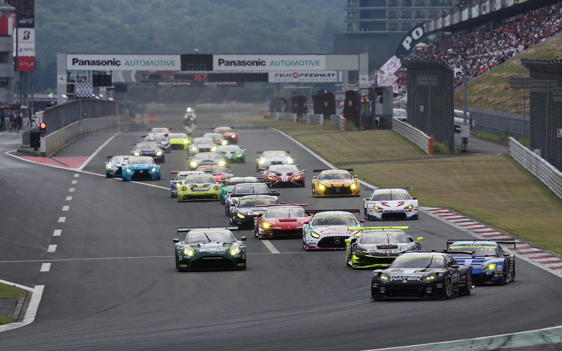 GT300のスタートシーン