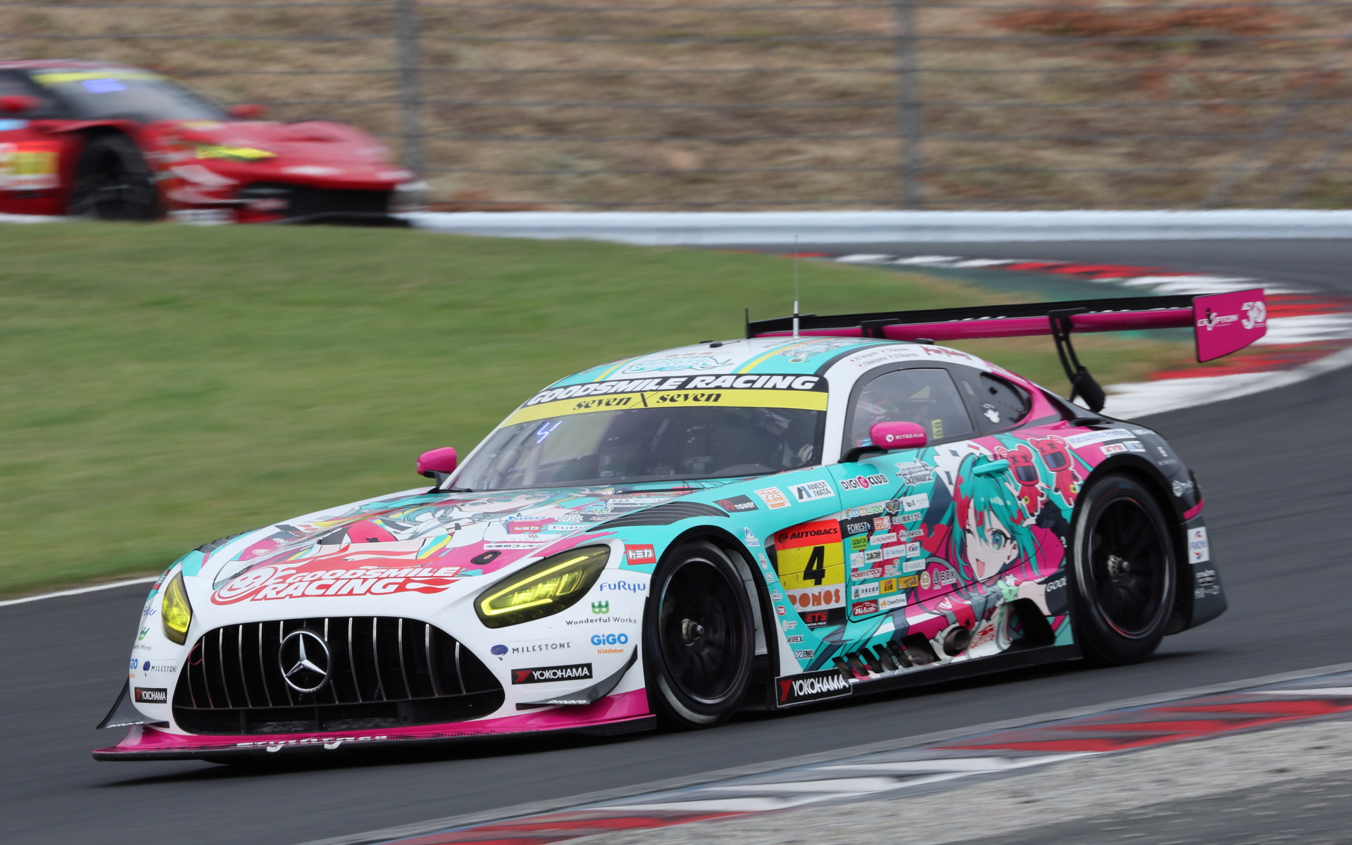GT300の2位は4号車 GOODSMILE HATSUNE MIKU AMG（片岡龍也選手/YH）