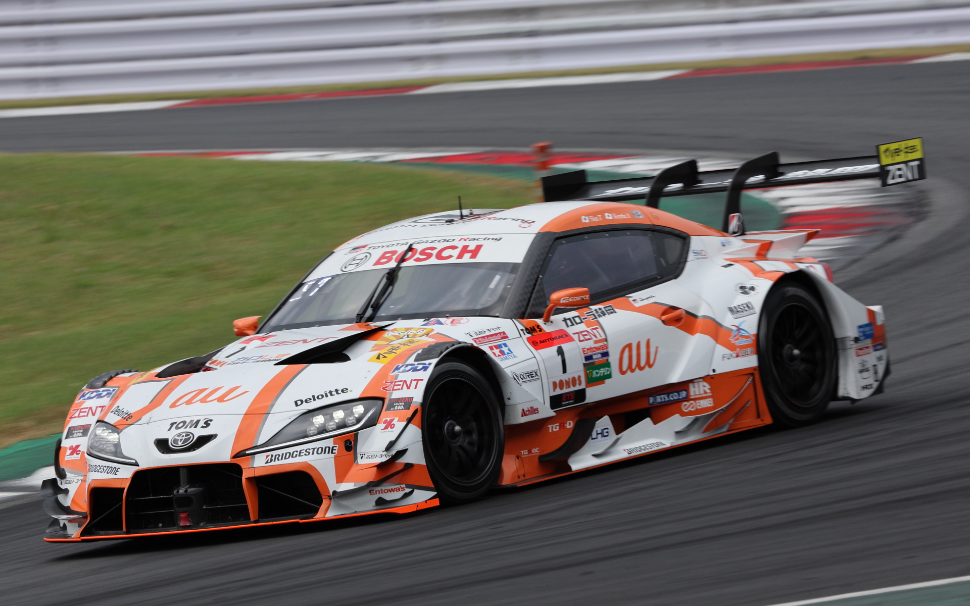 GT500のレース1を制した1号車 au TOM'S GR Supra（坪井翔選手/BS）