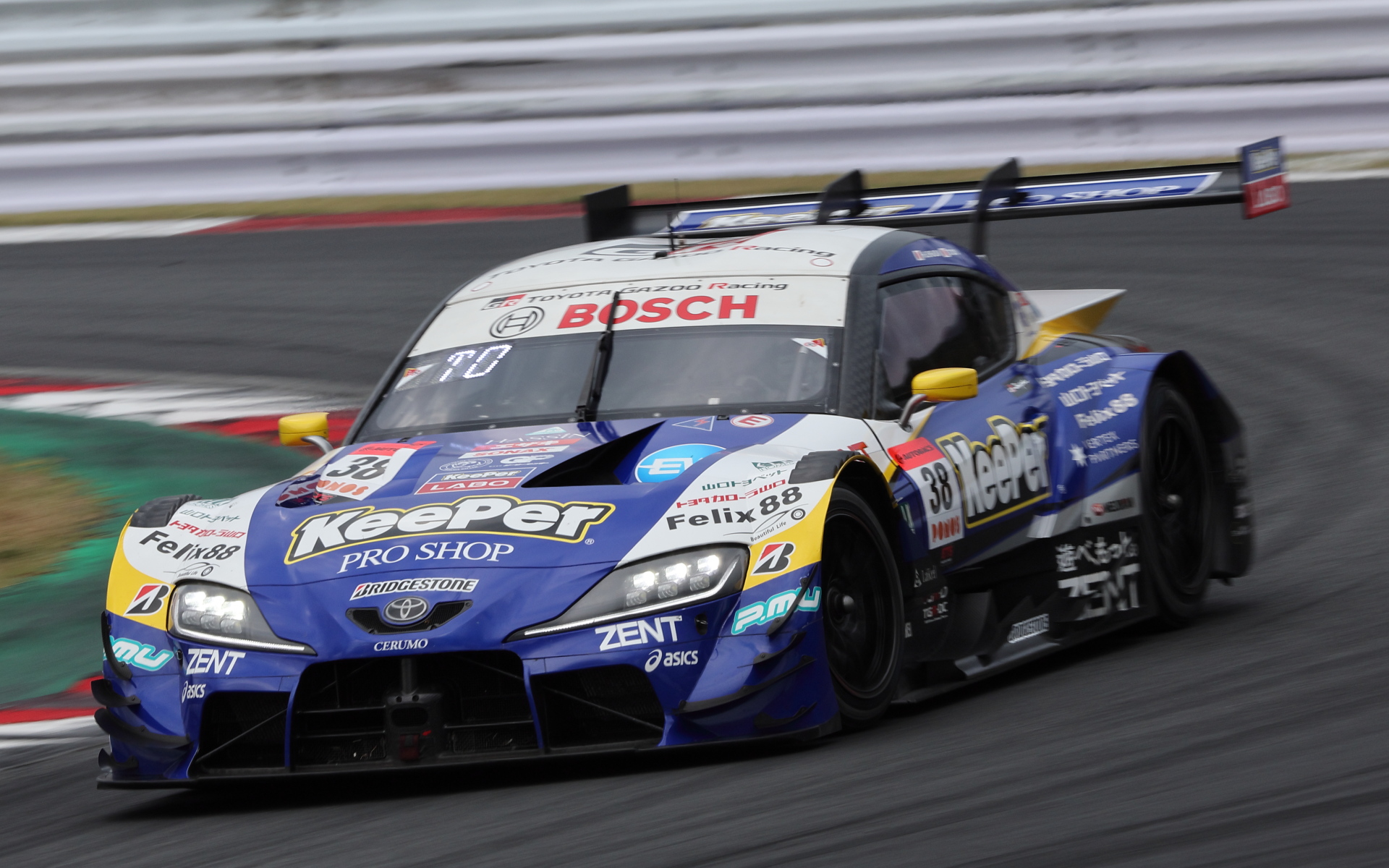 GT500の2位は38号車 KeePer CERUMO GR Supra（大湯都史樹選手/BS）