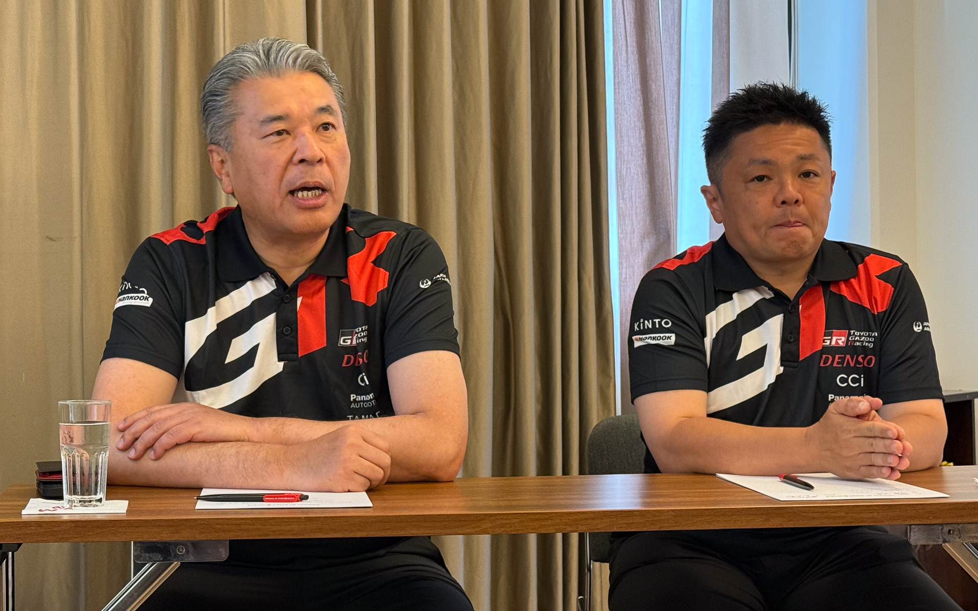 トヨタ自動車 代表取締役副社長 中嶋裕樹氏（左）と、TOYOTA GAZOO Racing プレジデント 高橋智也氏