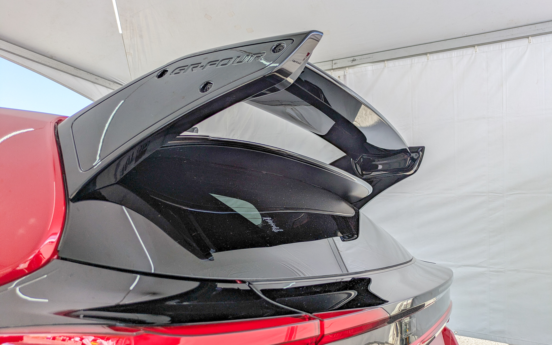 可変式リアウイング