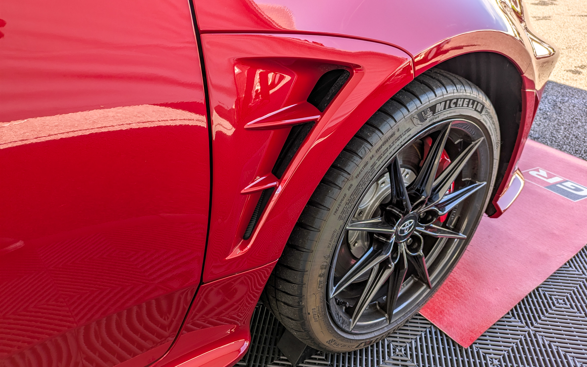 フェンダーダクト