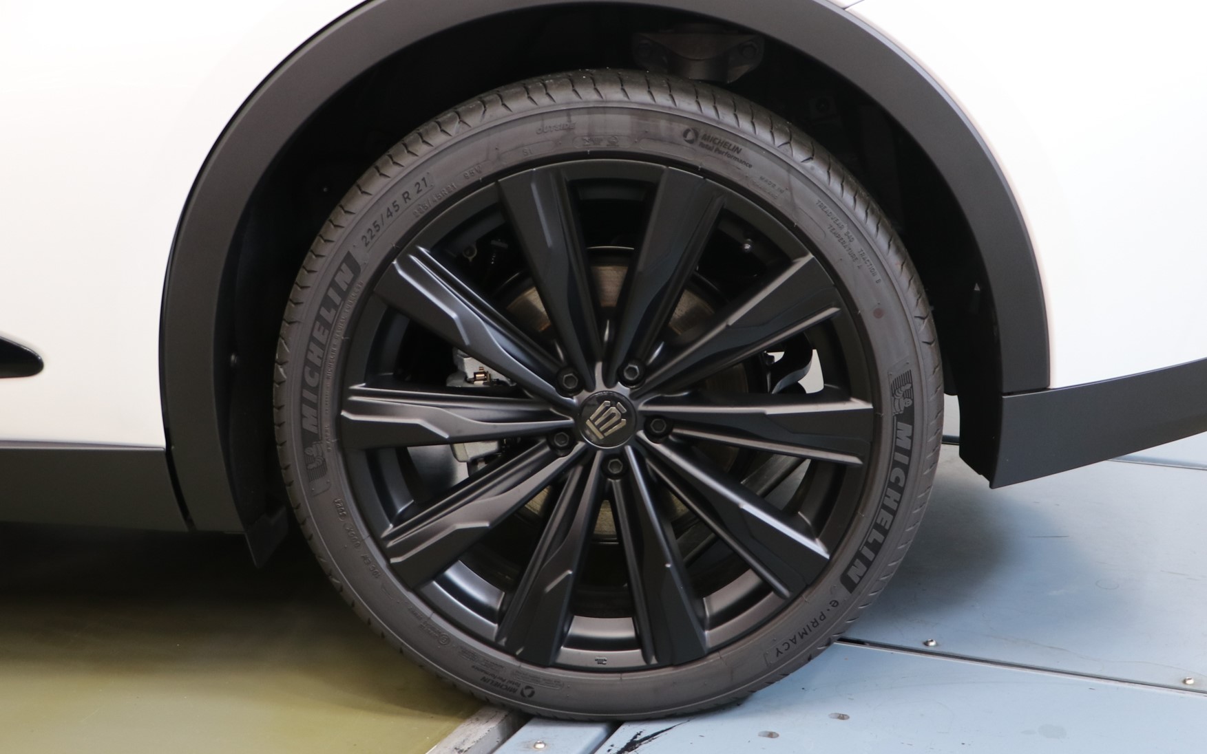 クラウン クロスオーバーのホイール（マットブラック）