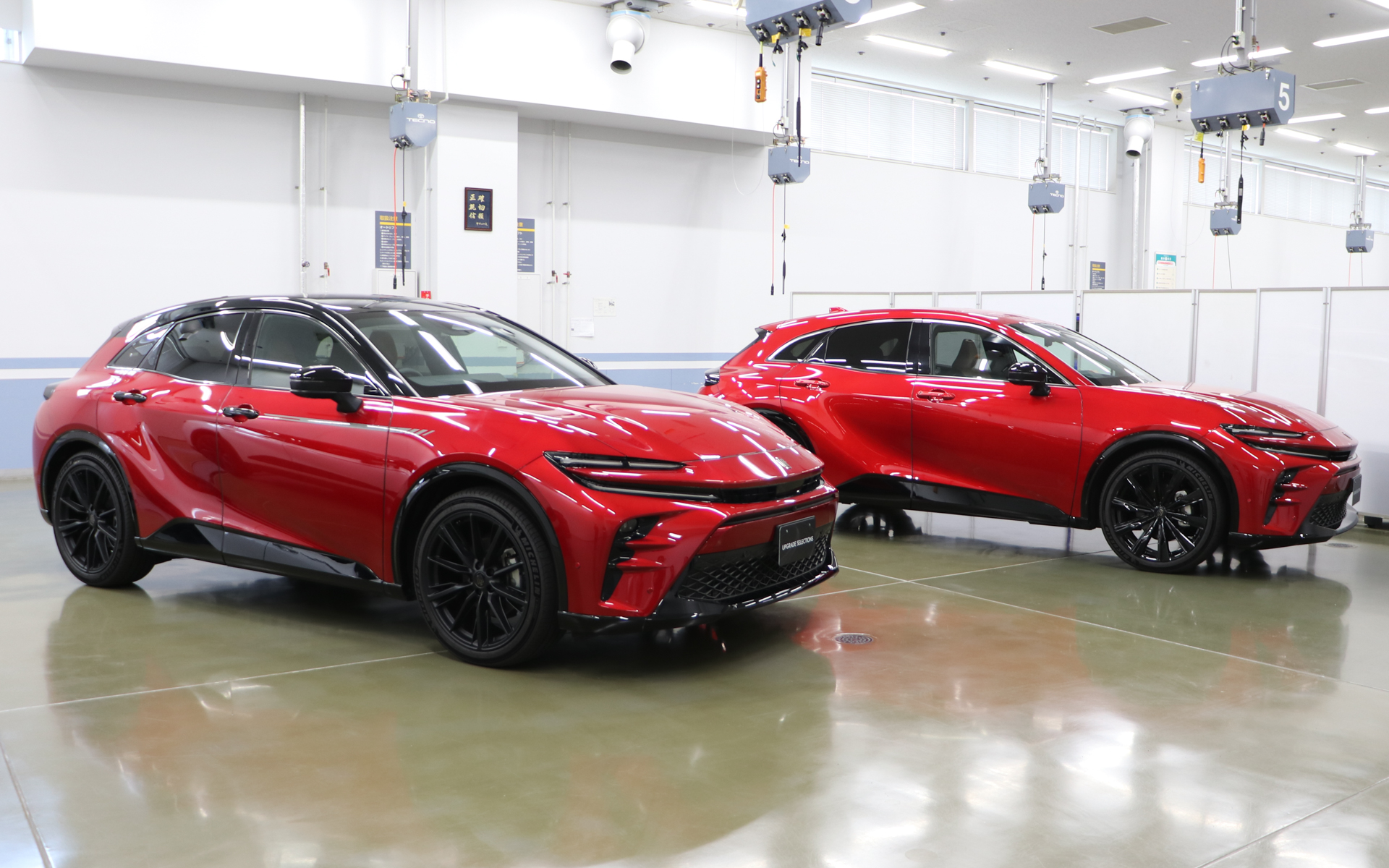 左は「70周年UPGRADEアイテム」装着車両、右はノーマル車両