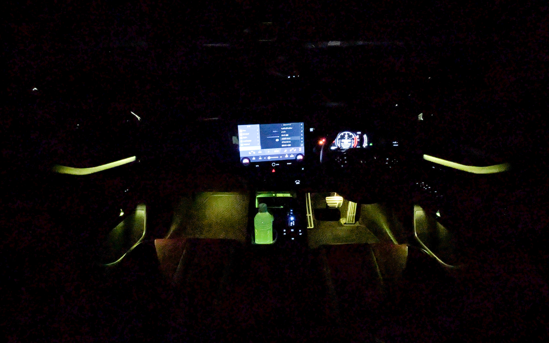 レクサス「NX」に備わるアンビエントライト「マルチカラーイルミネーション」