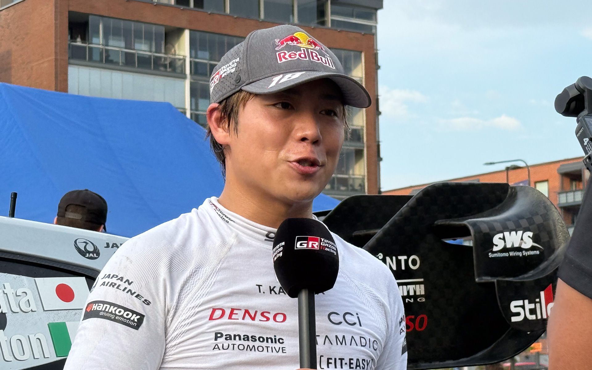 インタビューに応える勝田貴元選手