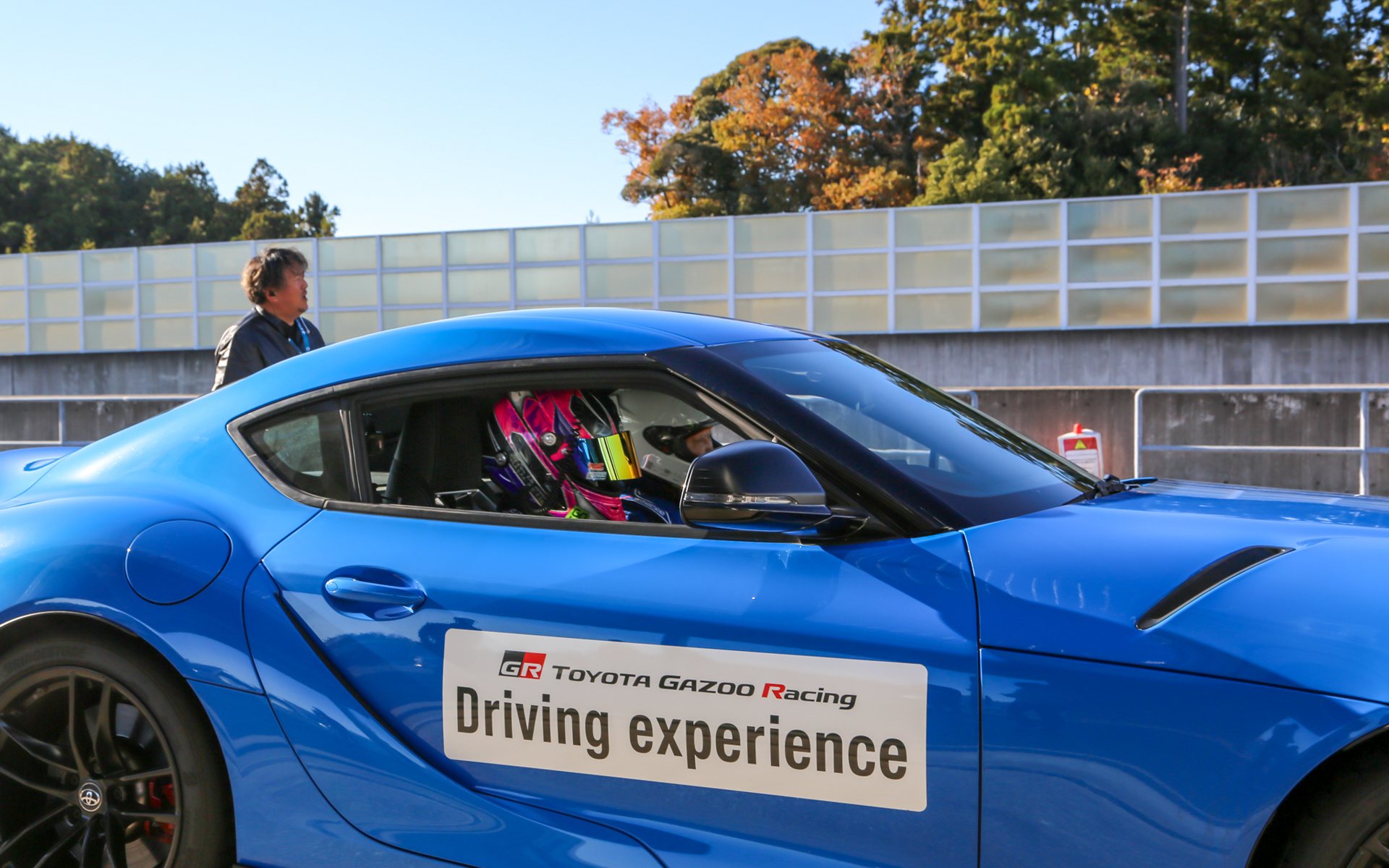 アドバイザーの隣に乗ってプロの技術を間近で見られる