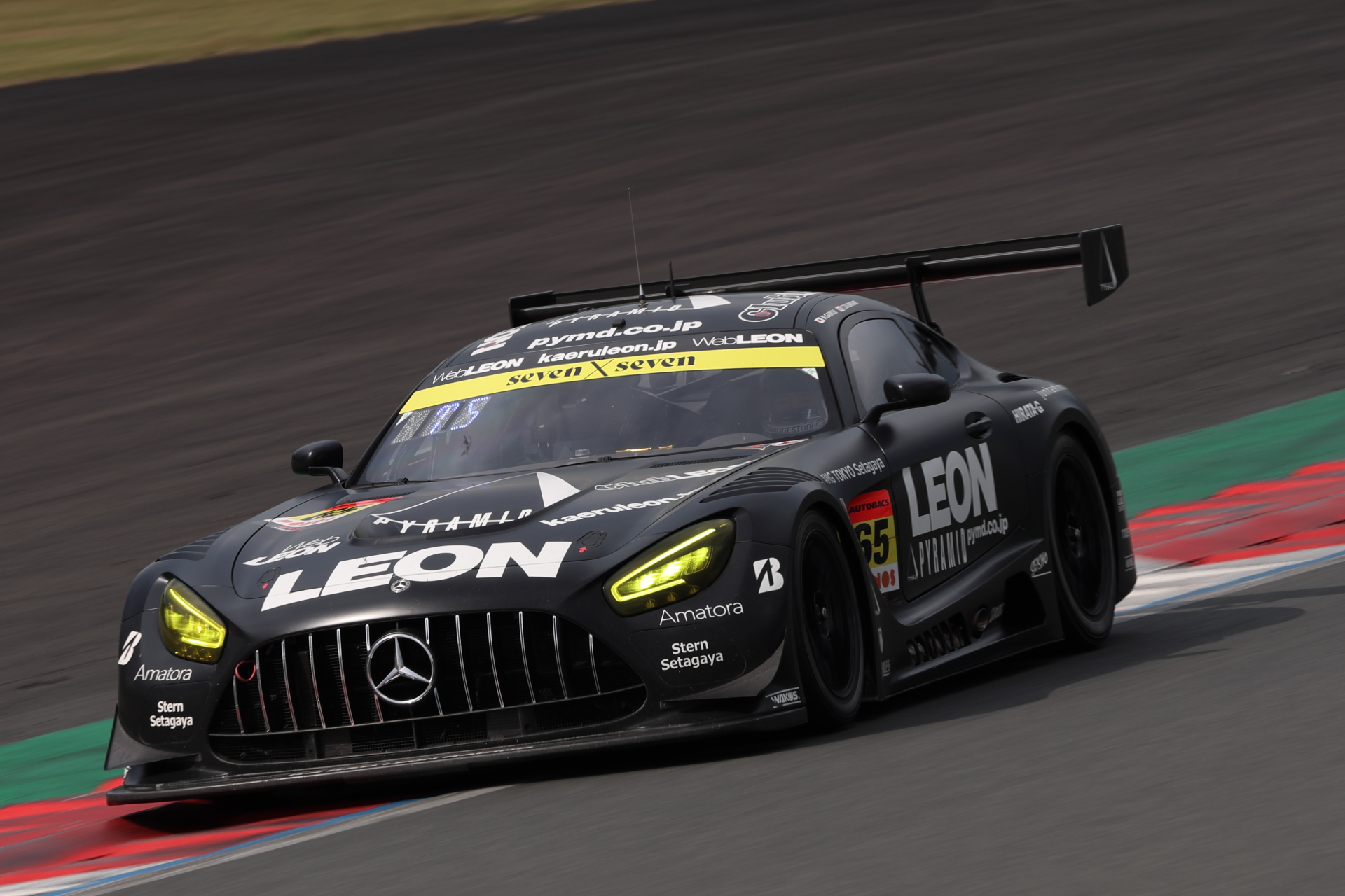 GT300レース2の3位は65号車 LEON PYRAMID AMG（菅波冬悟選手/BS）