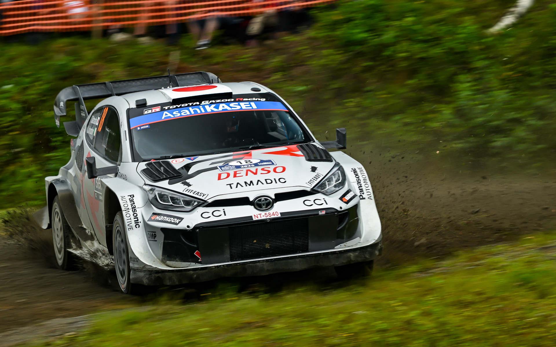 ラリーフィンランドを走る18号車 GRヤリス ラリー1 勝田貴元/アーロン・ジョンストン組