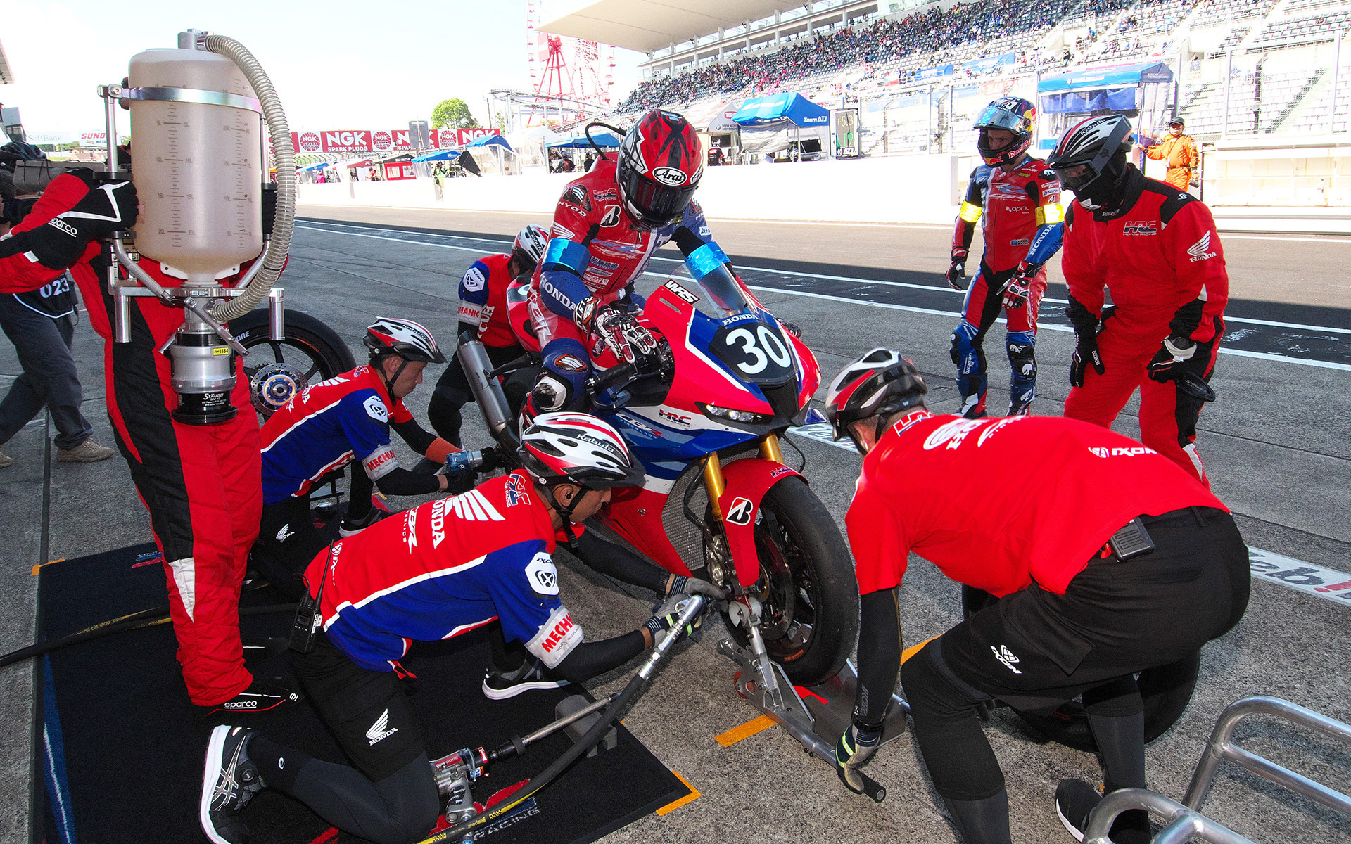 30号車は他チームより1つ少ない7ストップ作戦を敢行