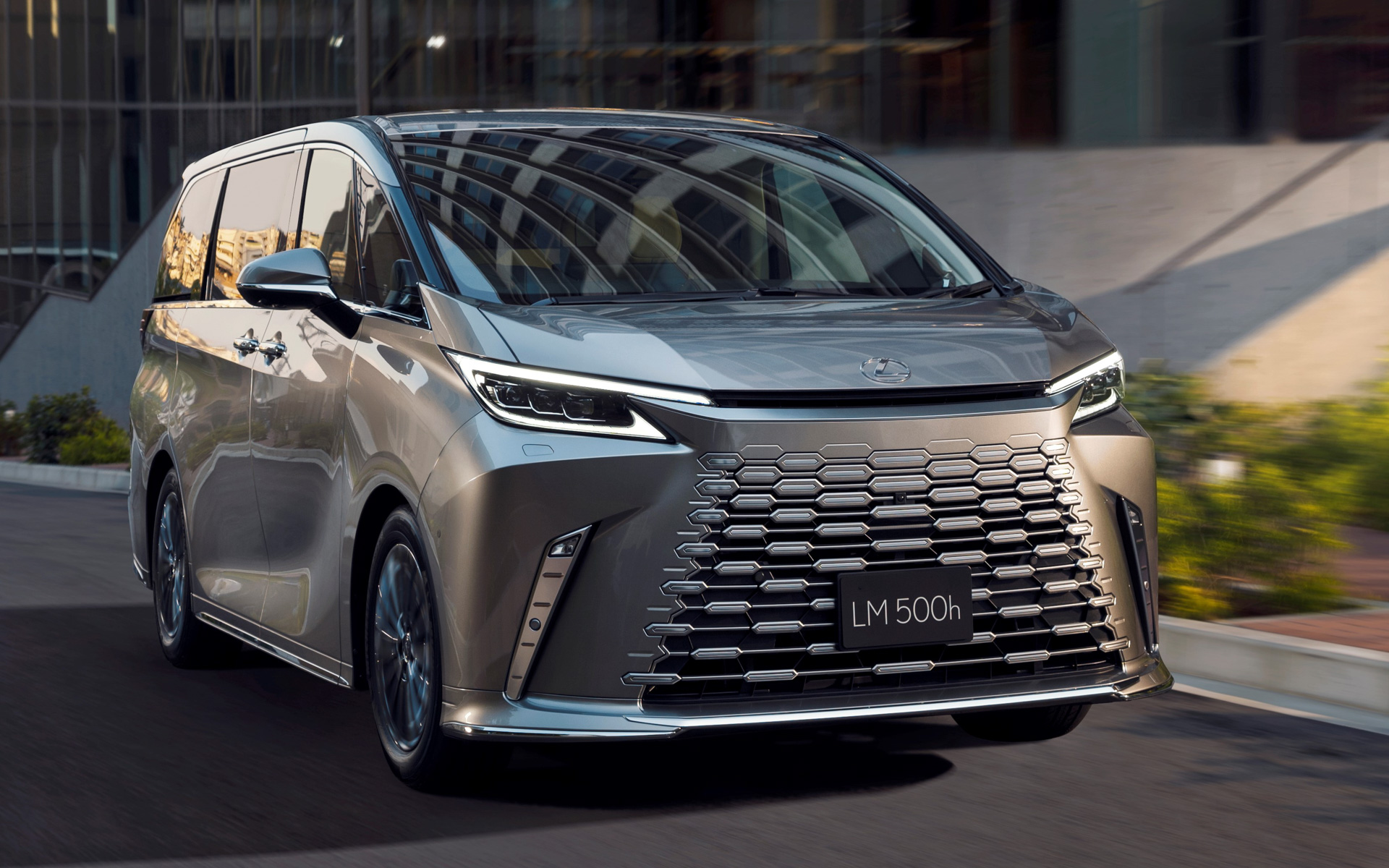 KINTOはレクサス「LM」の取り扱いを再開した