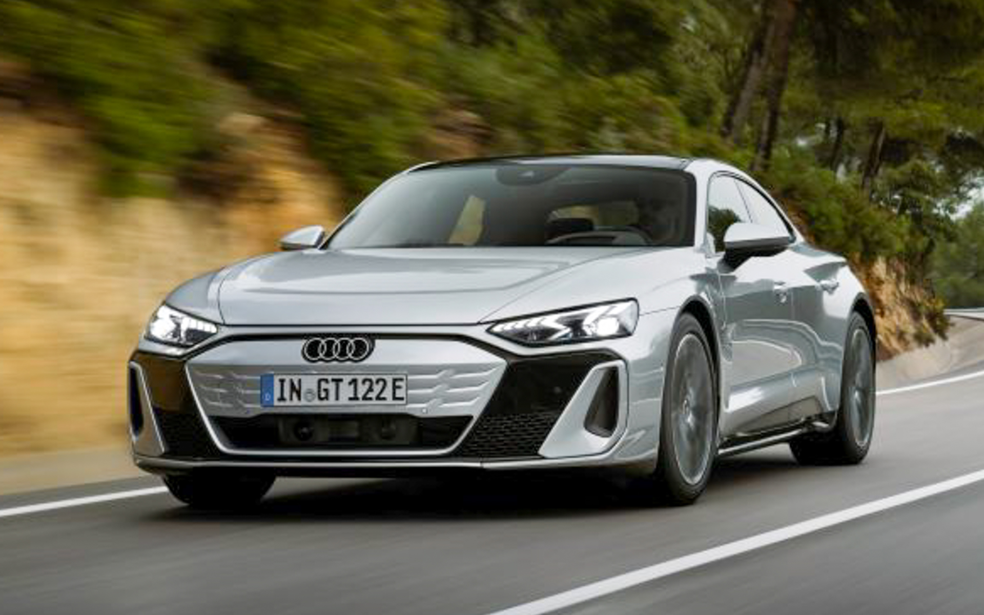 Audi City日本橋に展示される「S e-tron GT」のボディカラーは「アルコナホワイト」となる