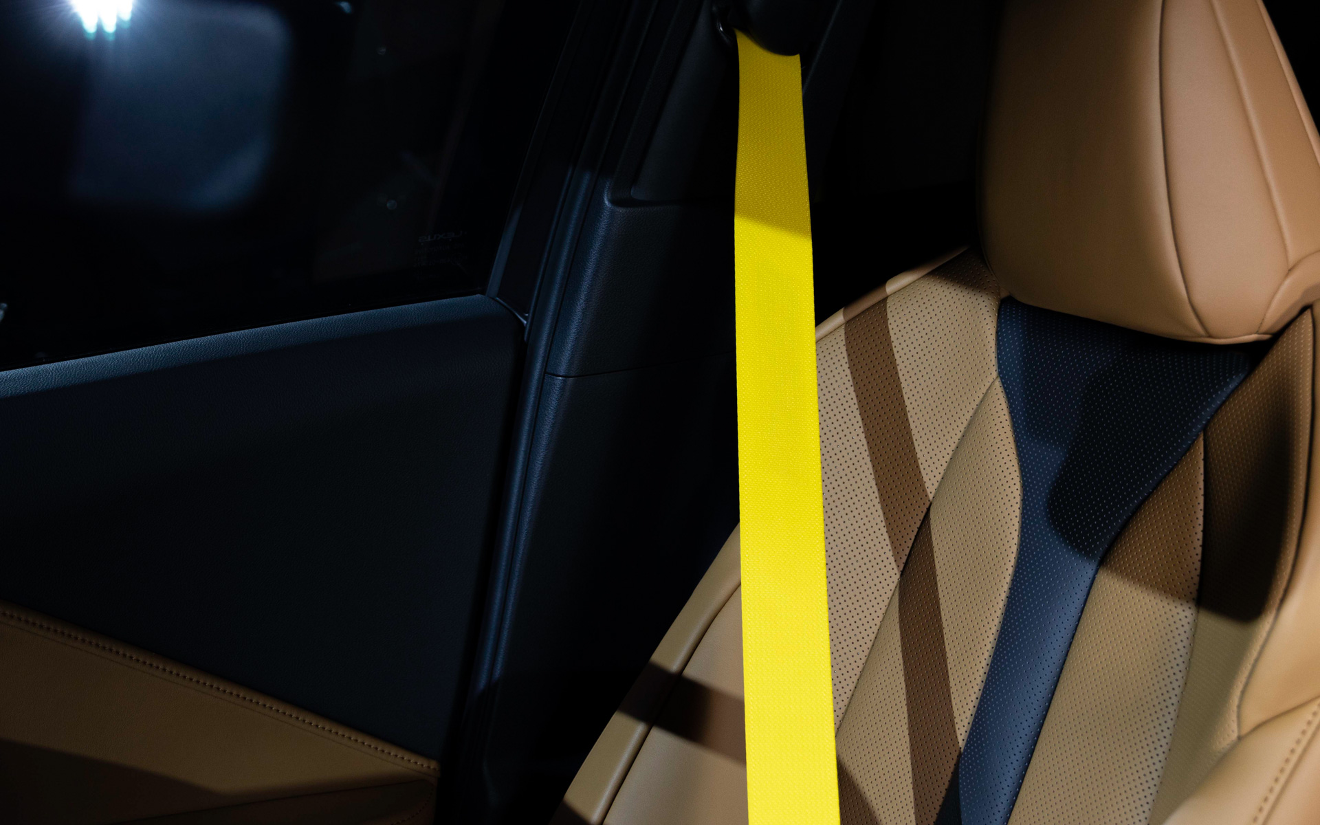 シートベルト：イエロー