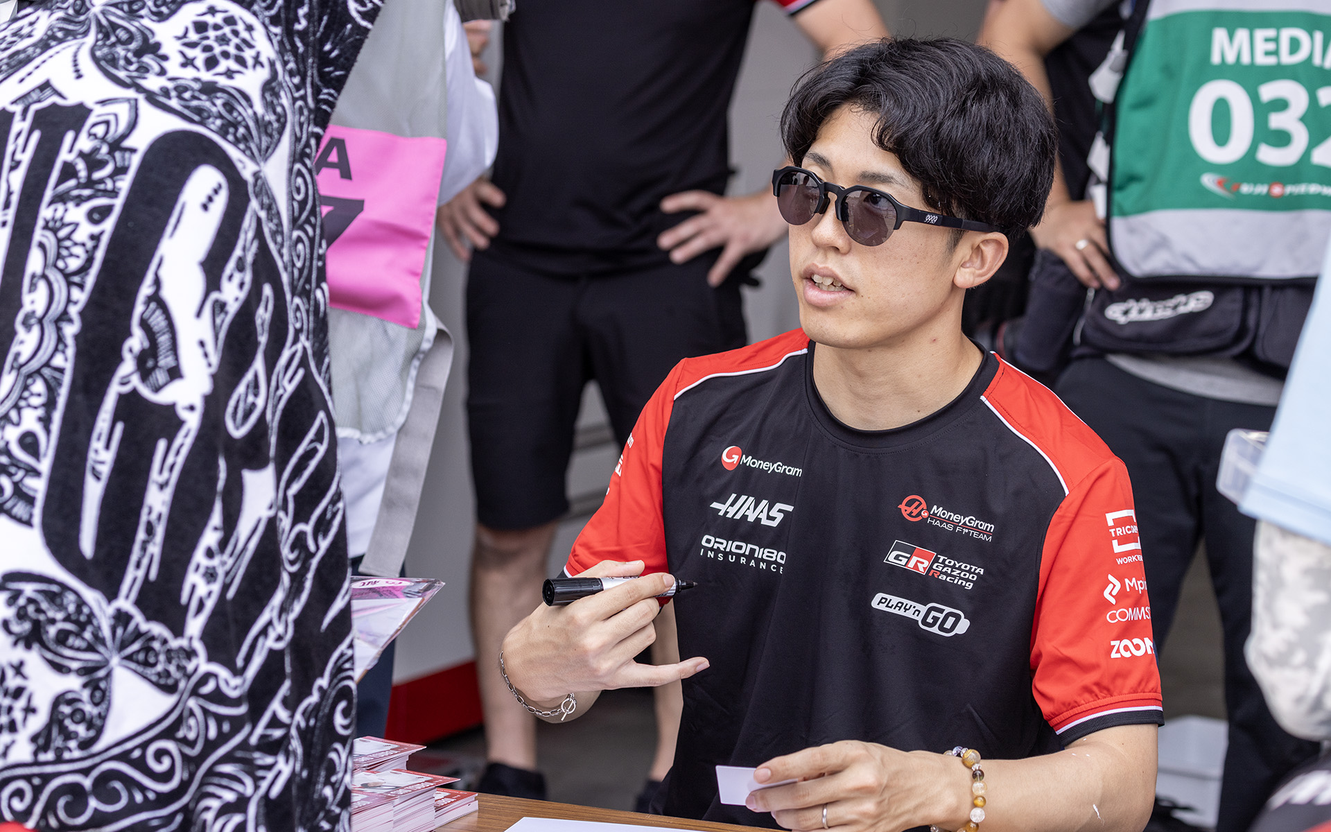 7日走行予定の坪井選手はサイン会やトークショーに参加。7日のサイン会には平川選手が参加