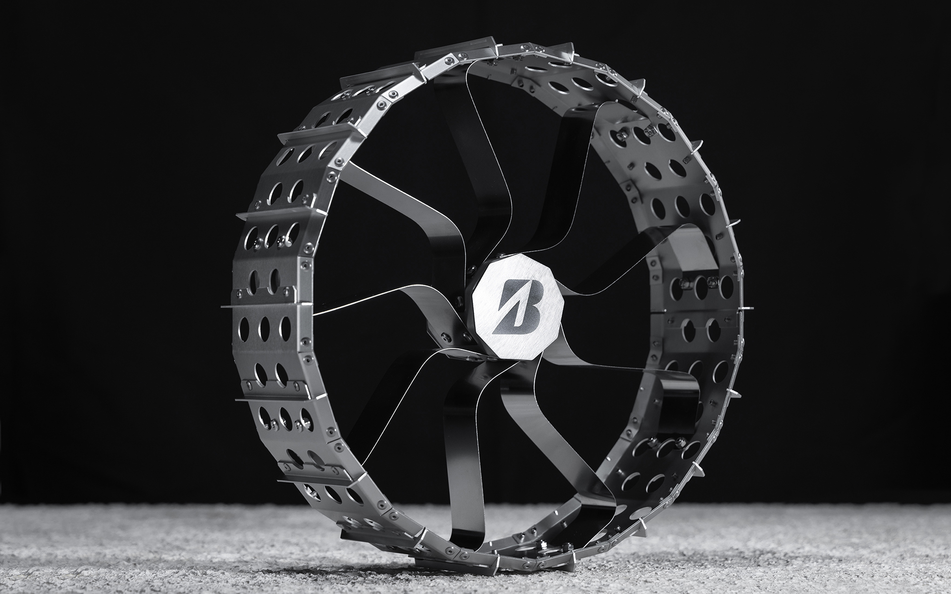 ブリヂストンの月面探査車用タイヤのコンセプトモデル