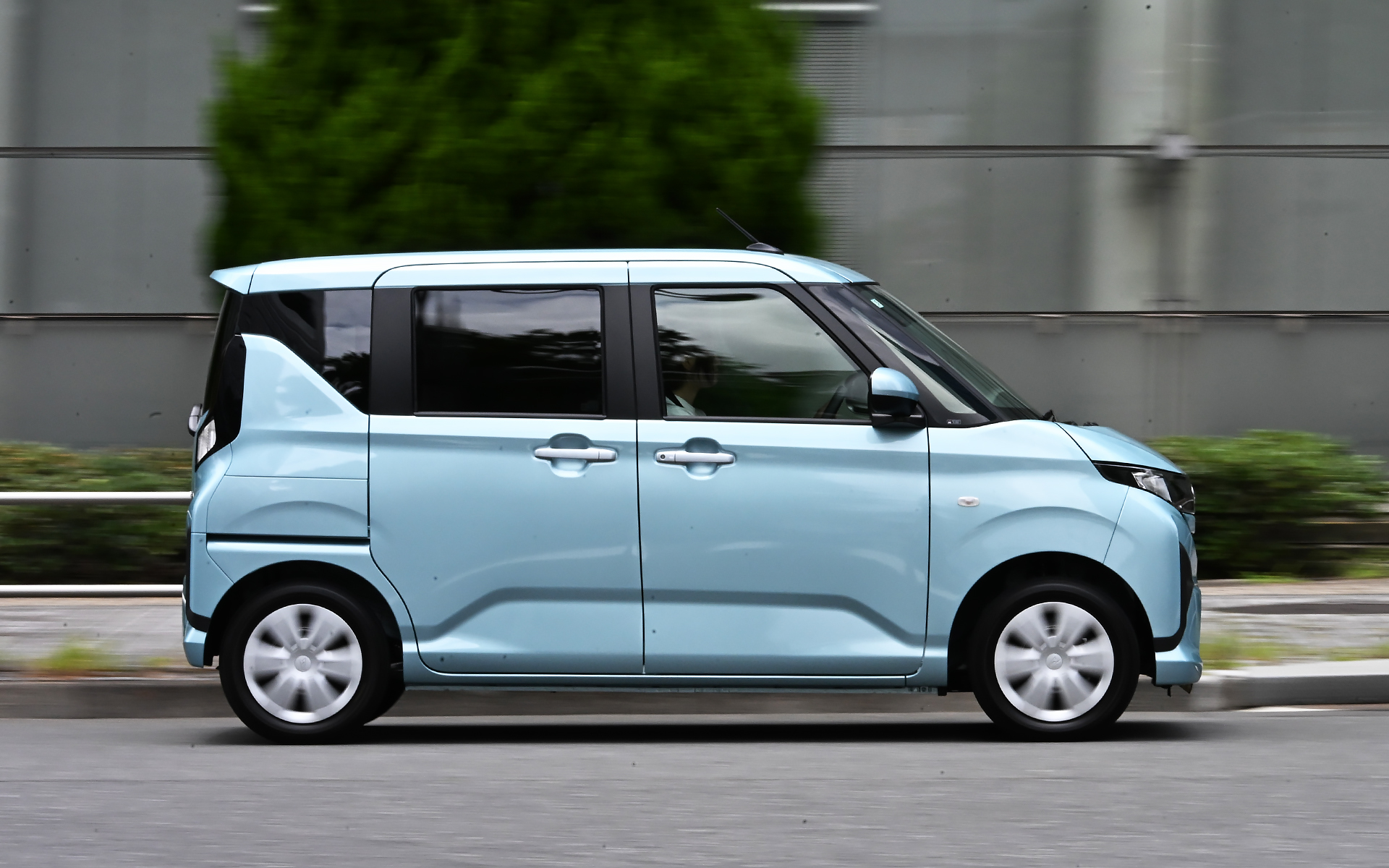 スライドドアを採用する新型「ムーヴ」