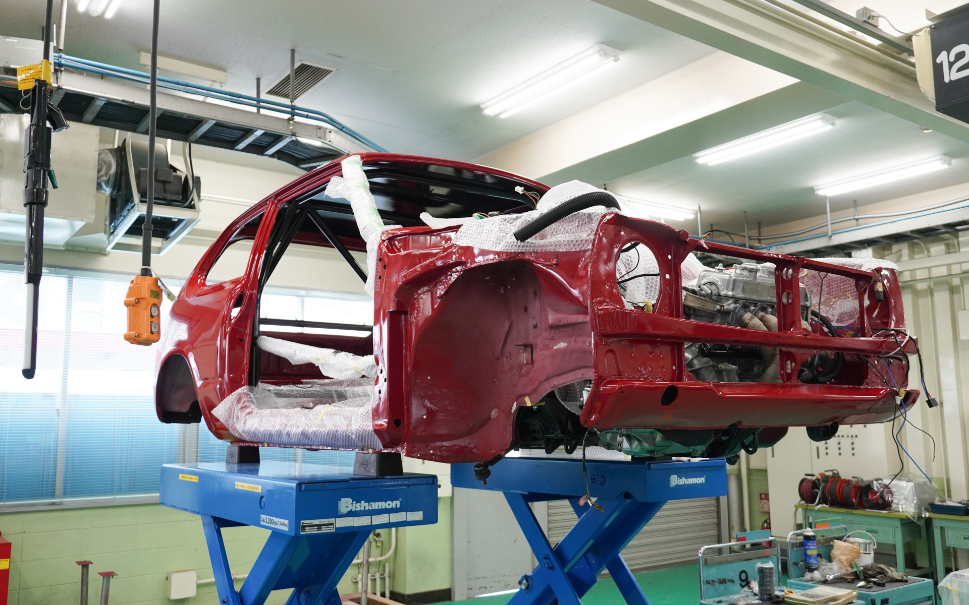 レストア中の2号車「マドリード号」はエンジンが乗った