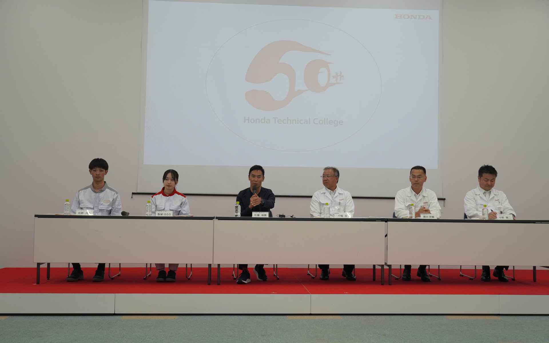 質疑応答にはドライバー、教員、学生が回答