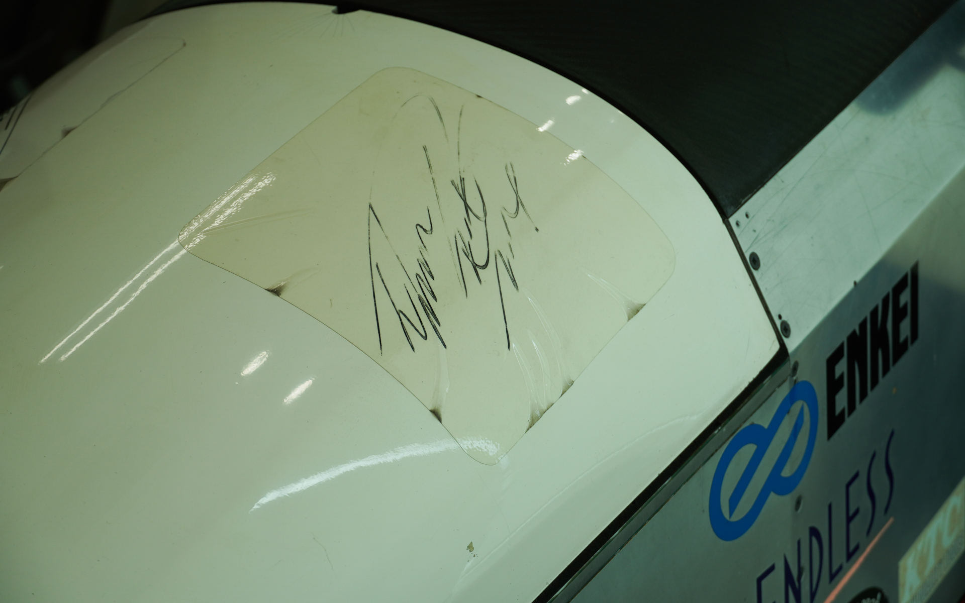 佐藤琢磨選手のサイン入りだ