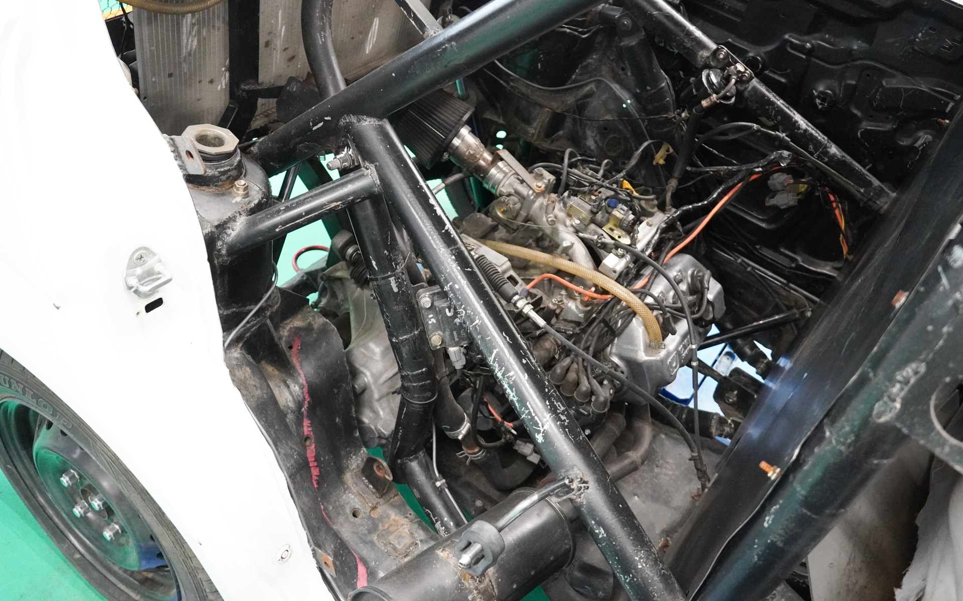 エンジンはリアにマウント