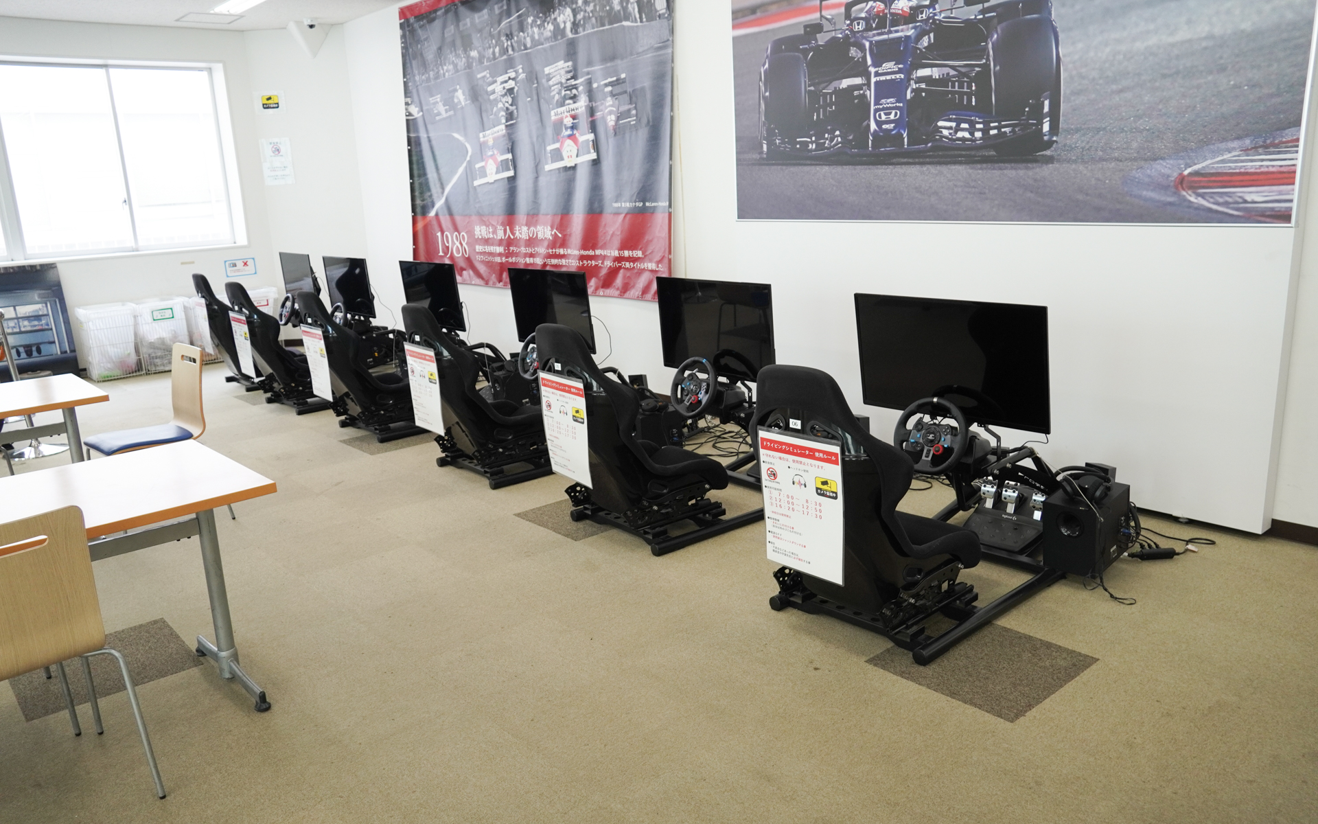 シミュレーターもあり、授業のほかeスポーツのクラブ活動でも使っている