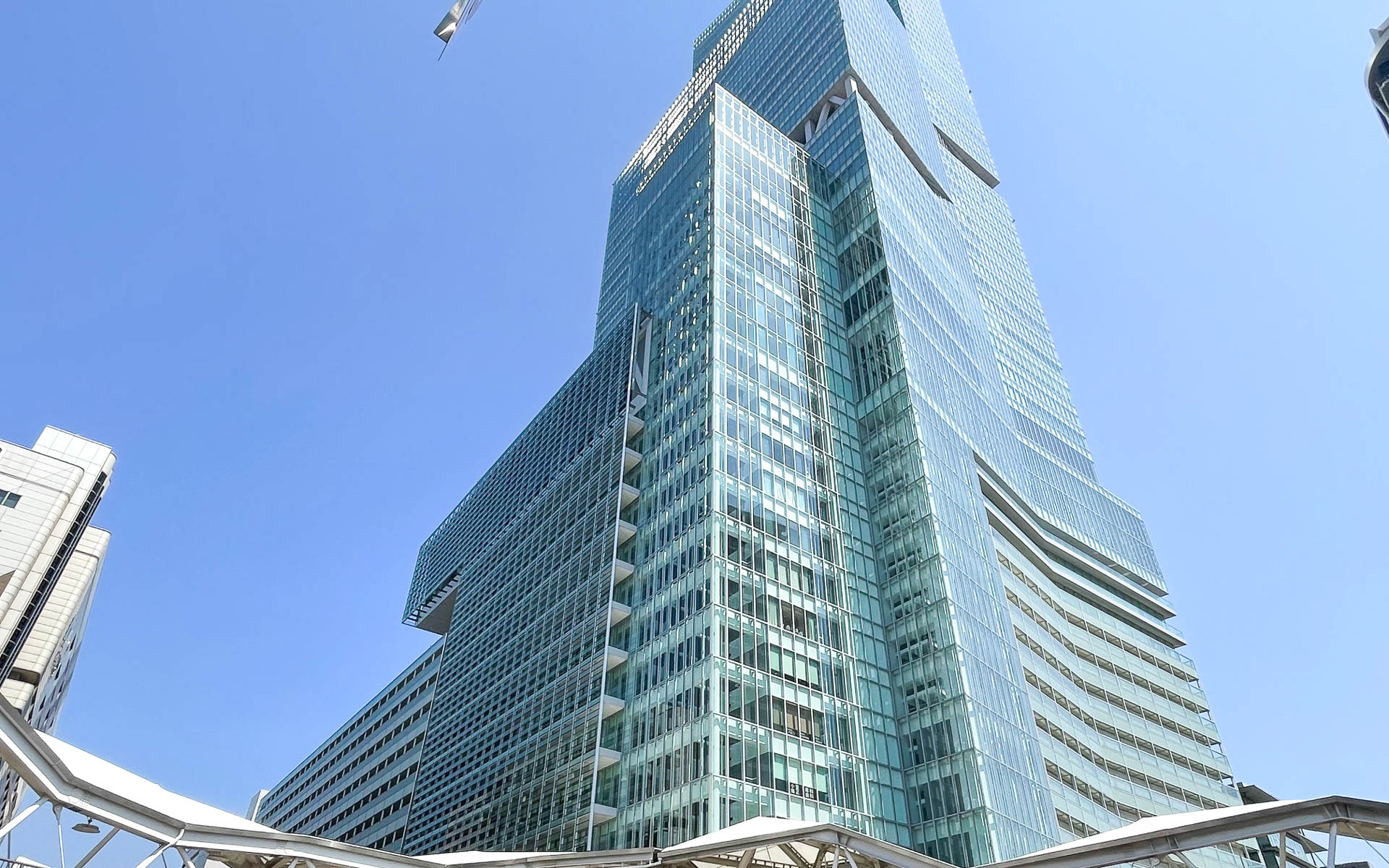 天王寺駅を降りたら「あべのハルカス」があった。大きな商業施設があってこちらも面白そうだったけど今回はパス